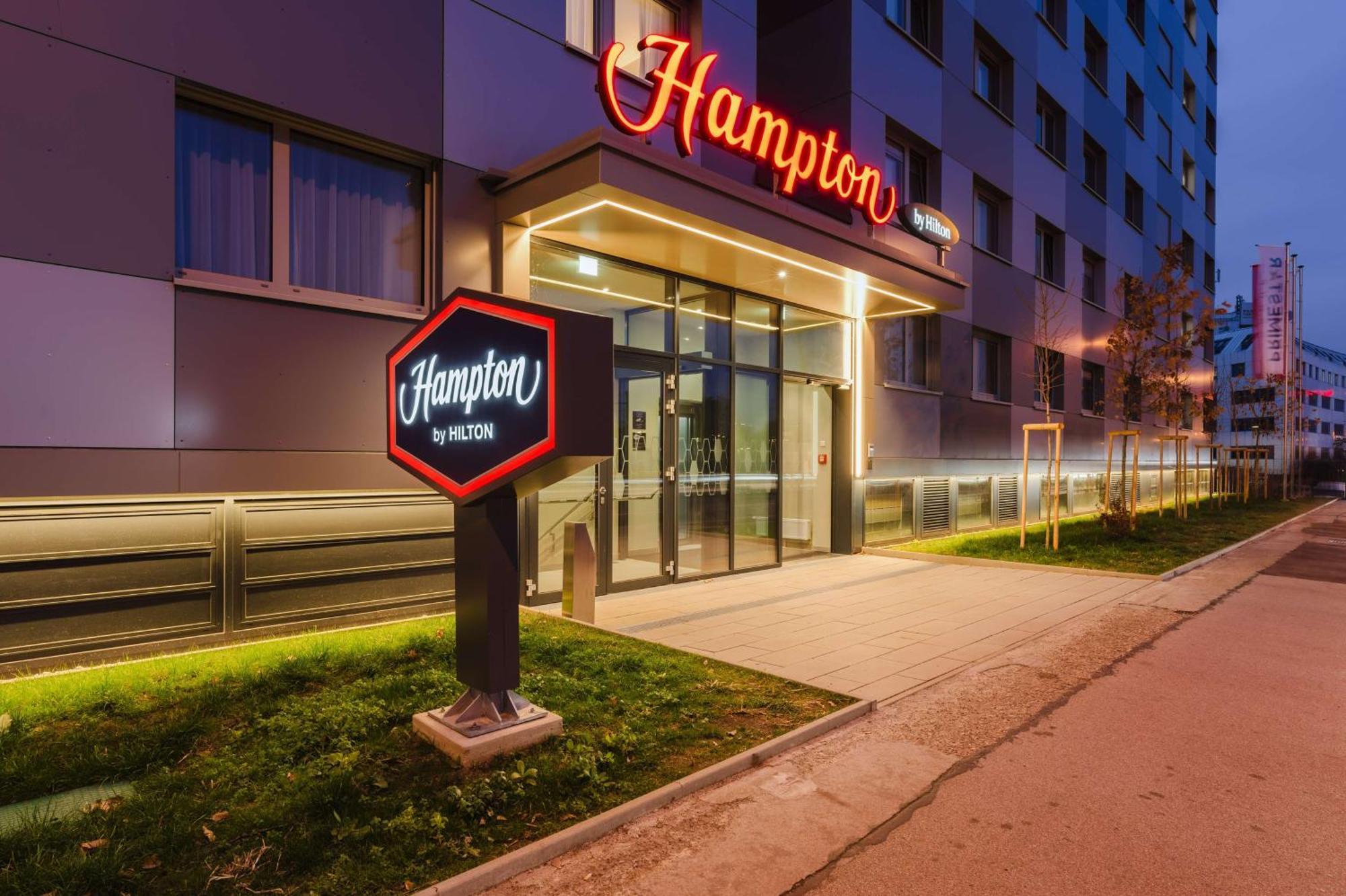 Hampton By Hilton West Hotel 3*