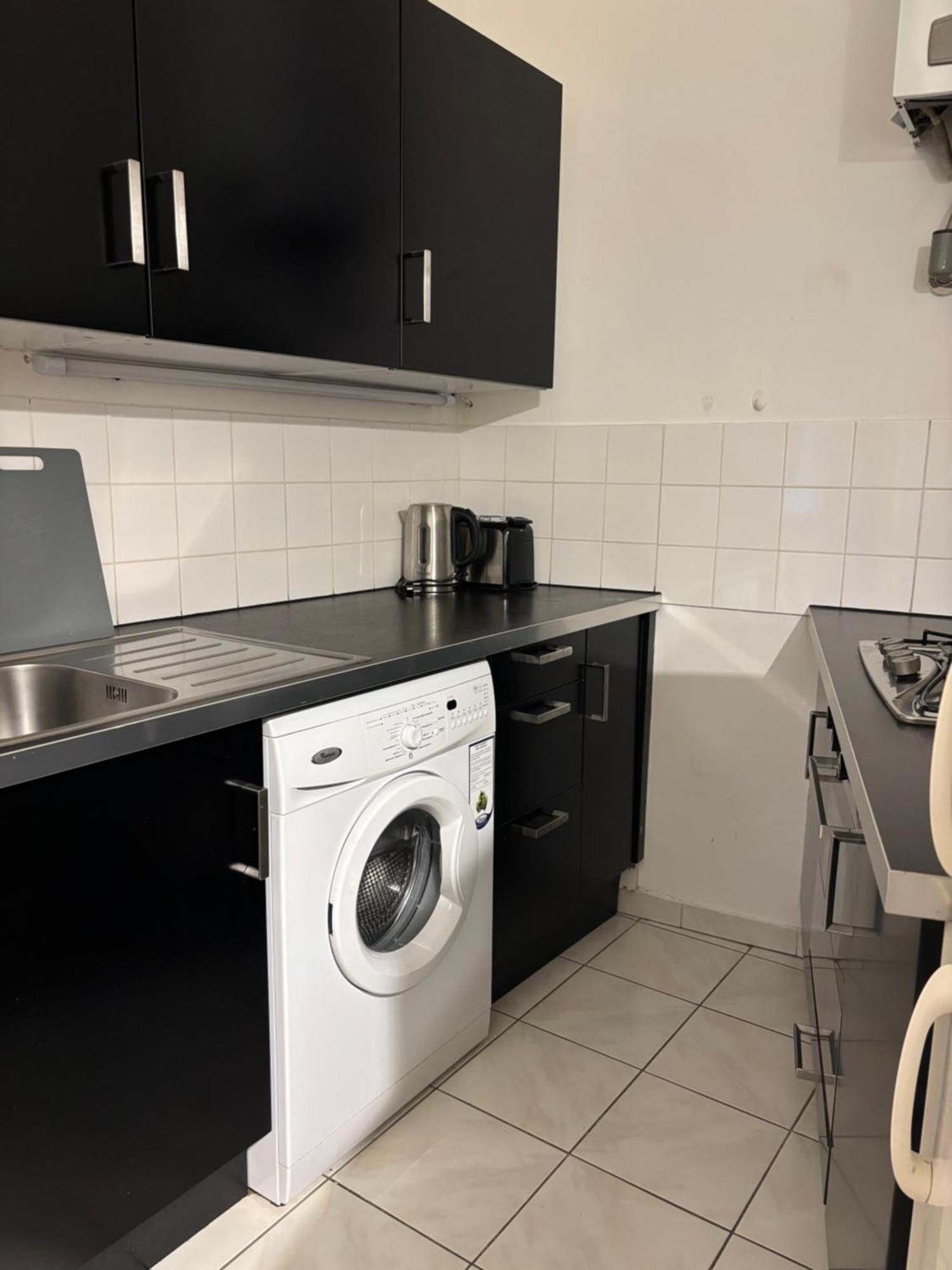 Carlton Apartment