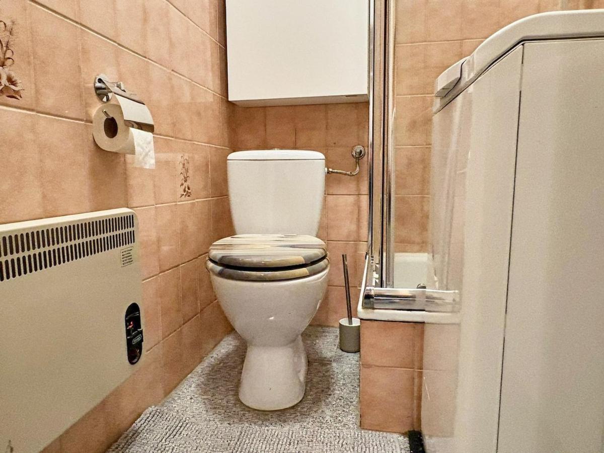 Apartment For Big Groups Up To 14 I Close To Akh I Fast Wifi *