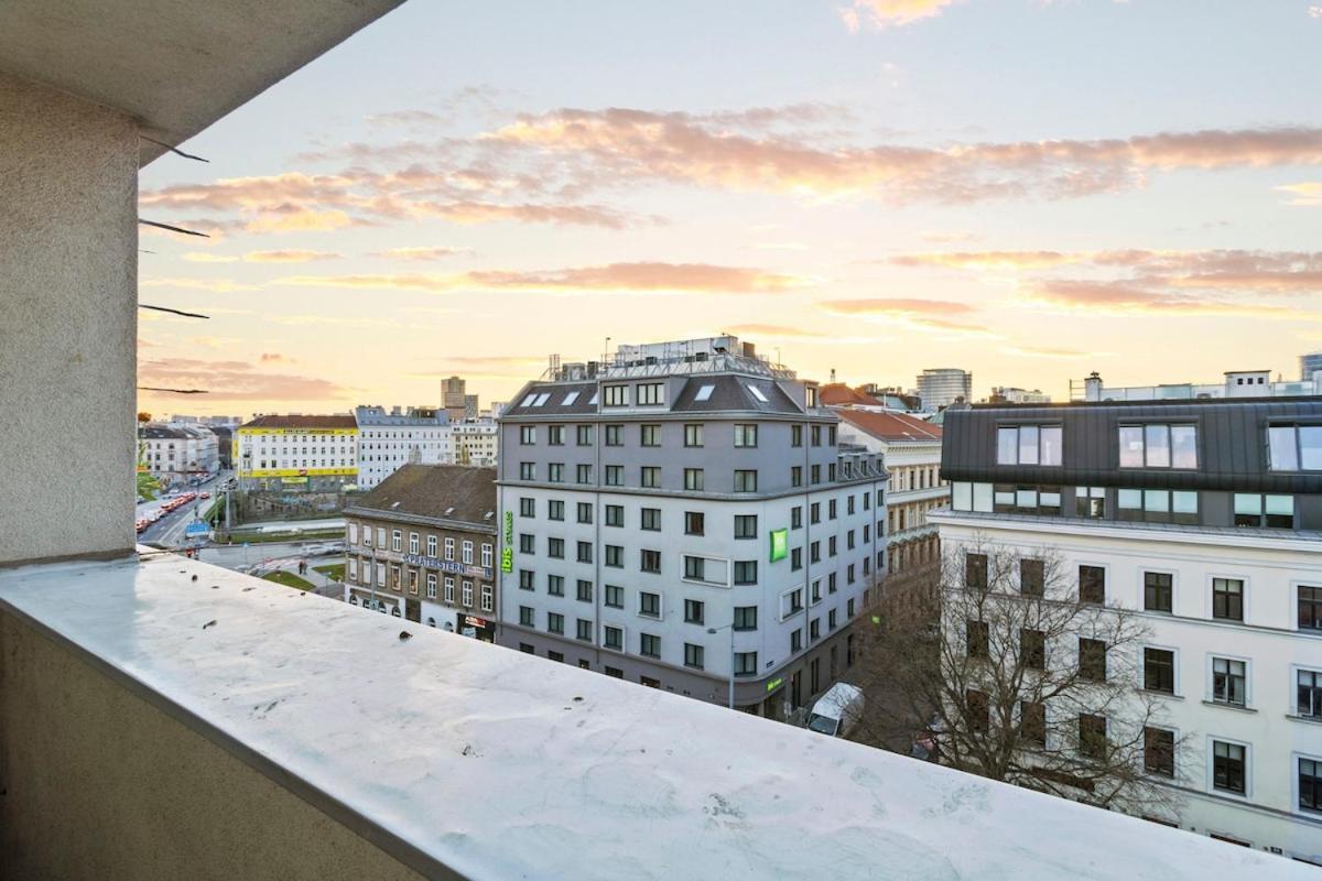 Apartment Great Public Transport I 80sqm I Loggia With A View