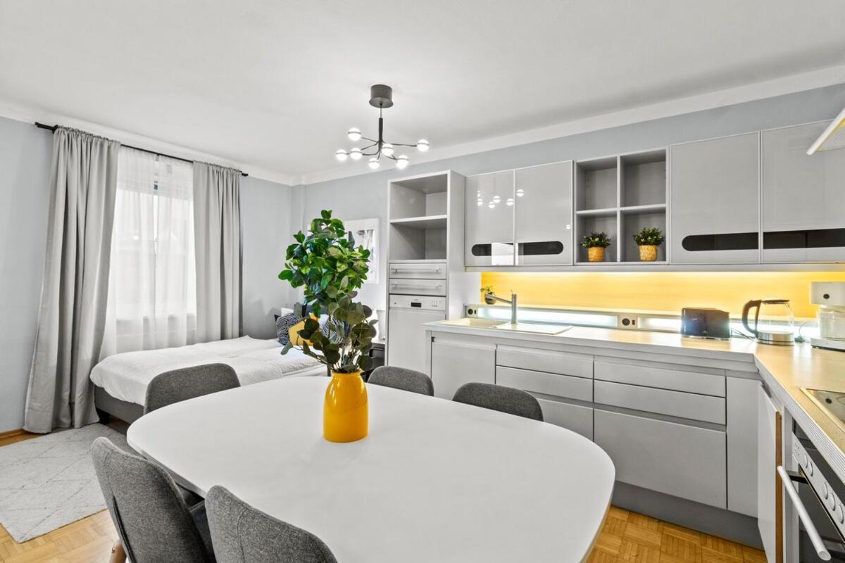 Great Public Transport I 80sqm I Loggia With A View Apartment Wien