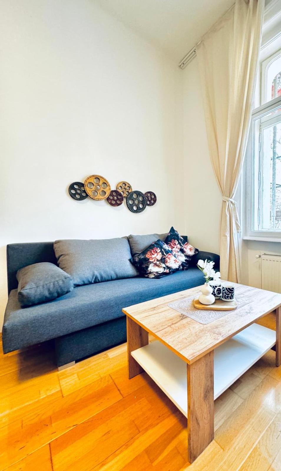 Comfy In A Shared Apartment, Only 17min Walk To Schoenbrunn