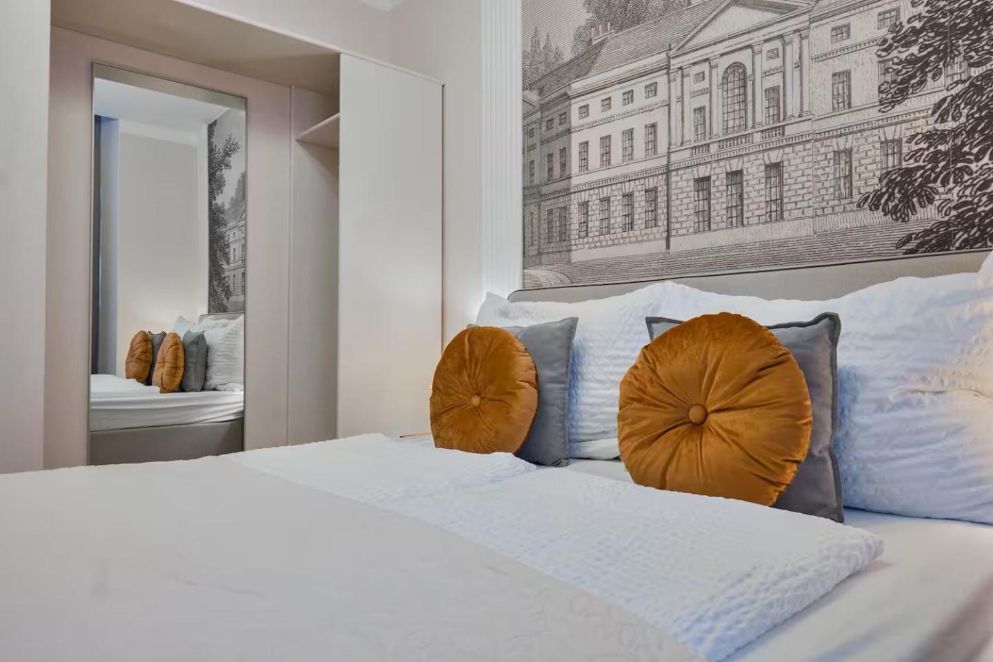 Very Apartments, 5 Min To Center, No Reception 3*