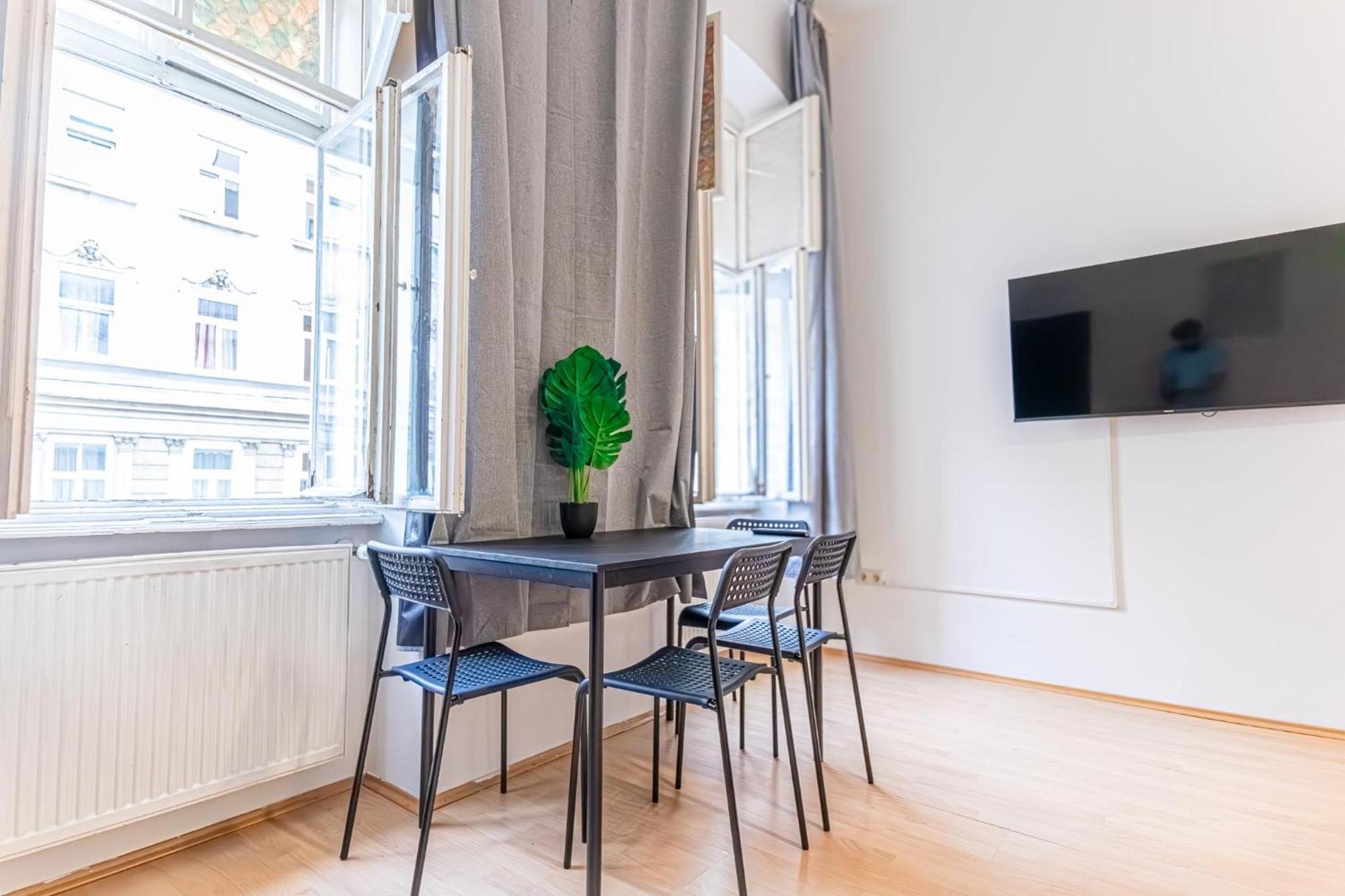 City-linked 2br Near Wiener Stadthalle Vienna