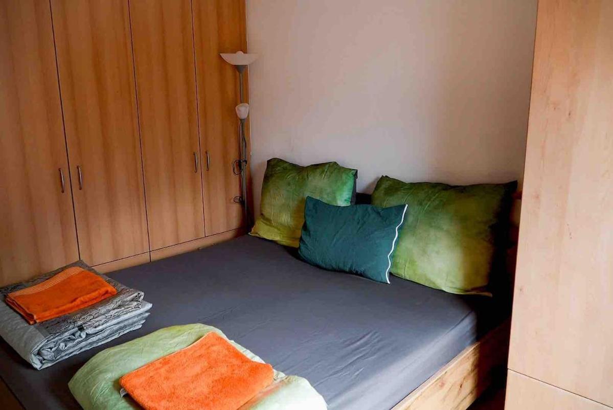 Close To Centre And Next To Hbf And Easy From Airport *