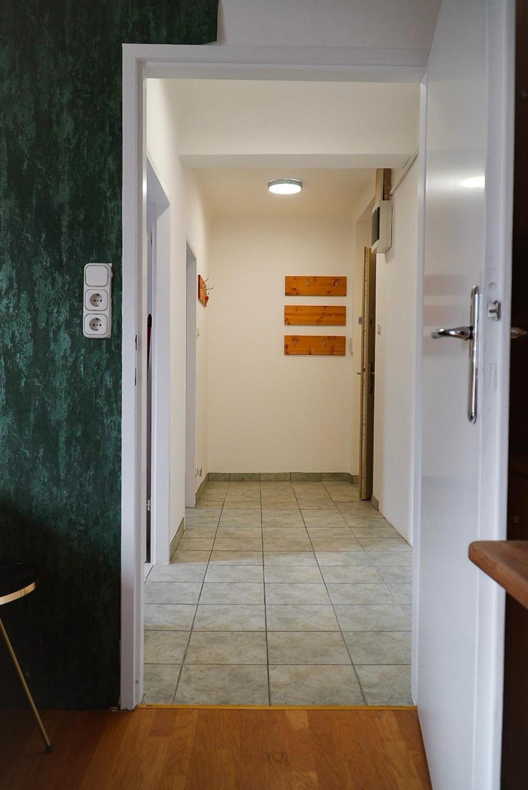 Close To Centre And Next To Hbf And Easy From Airport Apartment *