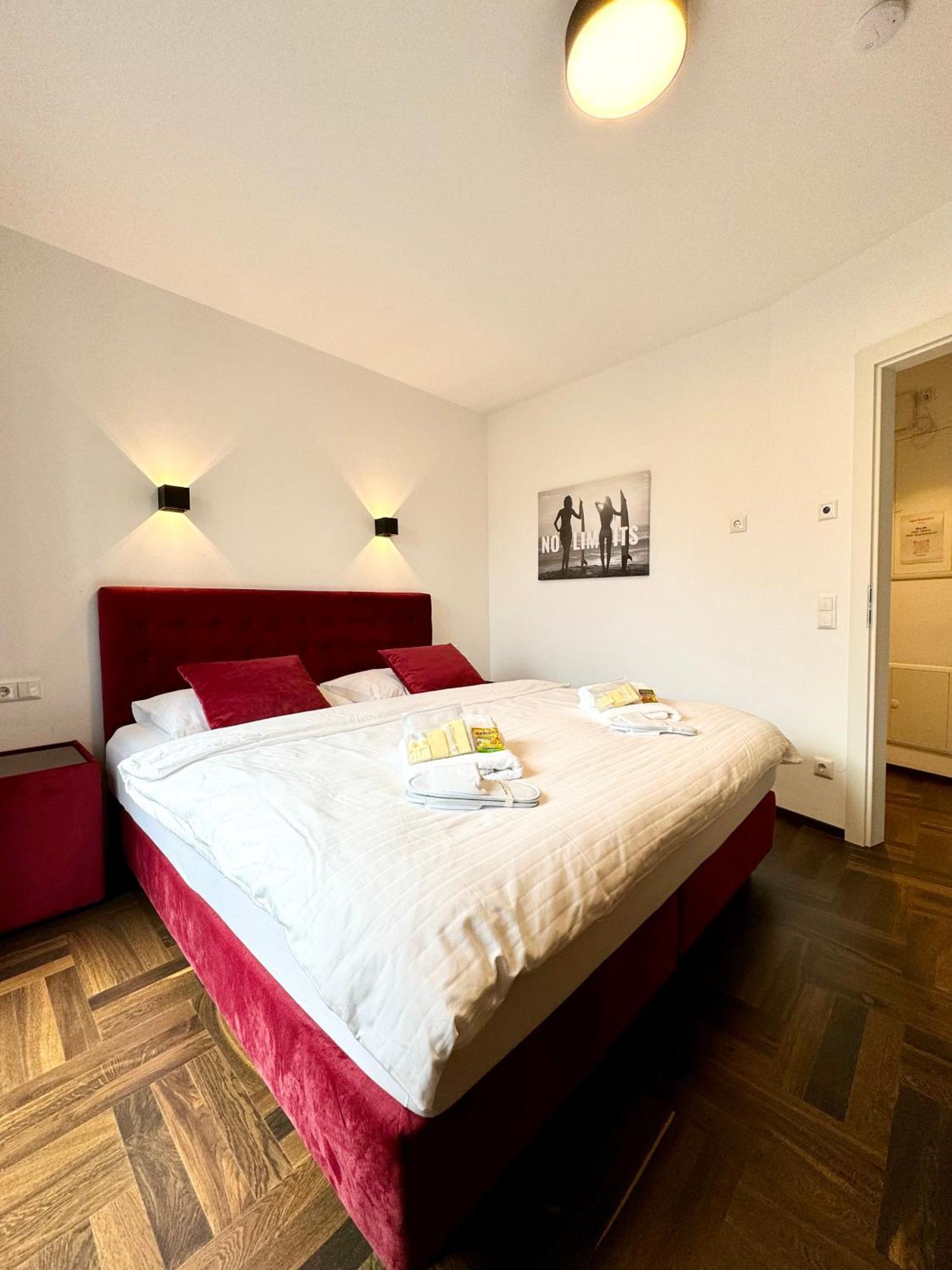Moeblierte + Parkplatz Und Terrasse Apartment *