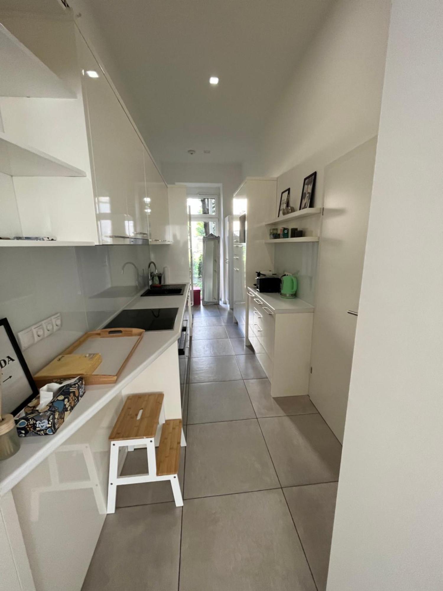 Stayin - Elegant Design With Garden Apartment