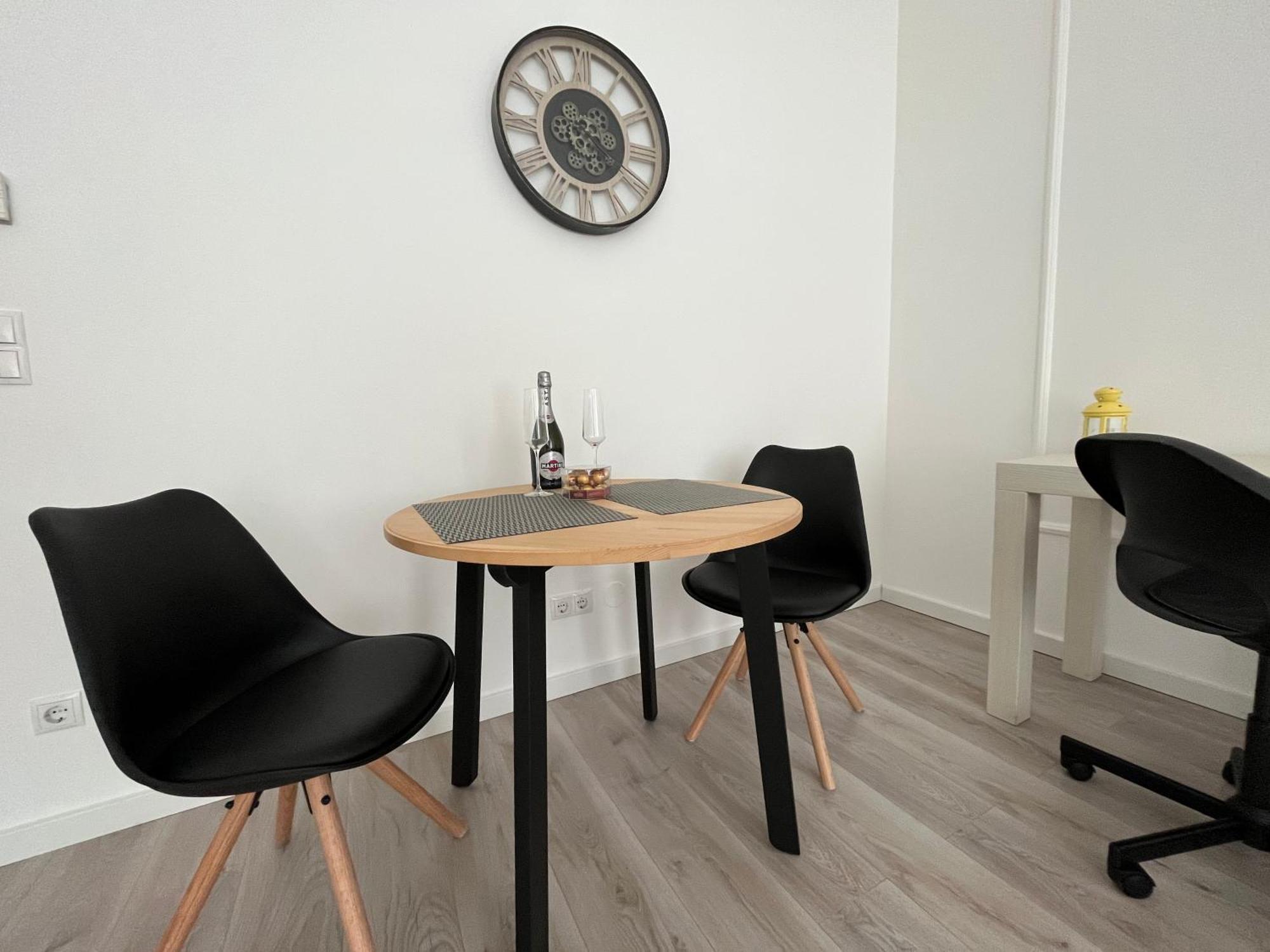 Stayin - Elegant Design With Garden Apartment