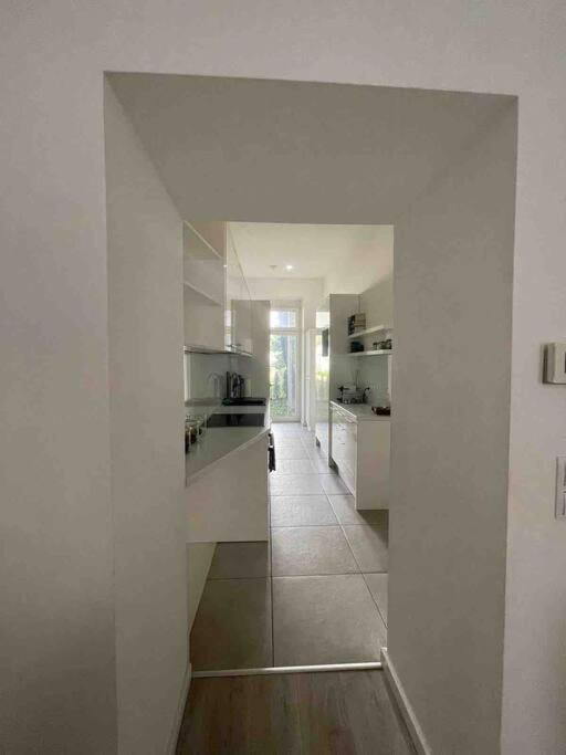 Stayin - Elegant Design With Garden Apartment