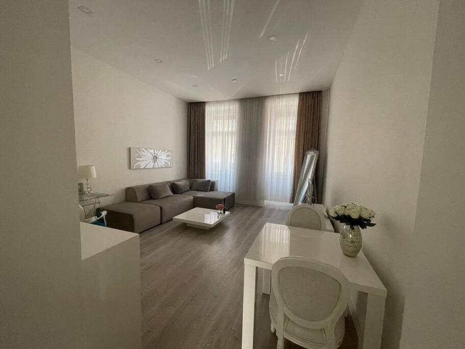 Stayin - Elegant Design With Garden Apartment Vienna