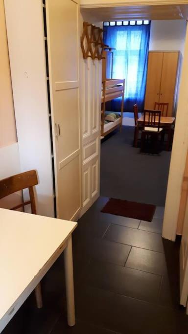 Apartment Simple 10 Minutes To Downtown *