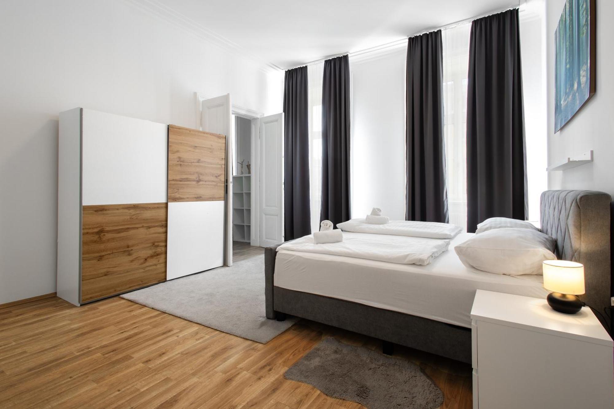 4 Apartment *