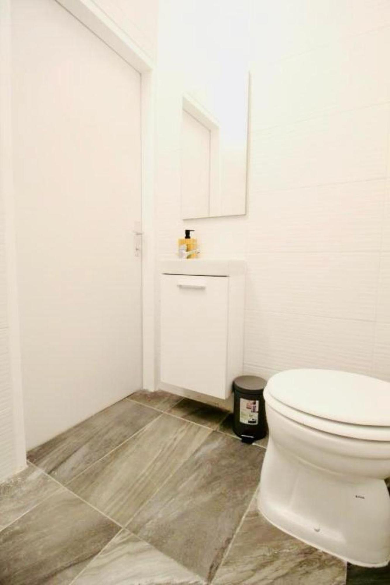 Spacious Cozy 1br Near To Danube River *