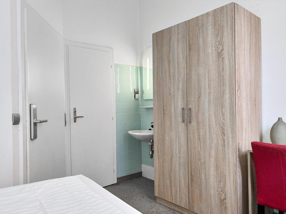 Dependance Rooms I 6 Mins To U6 Alser Strasse I Self Check In Apartment *