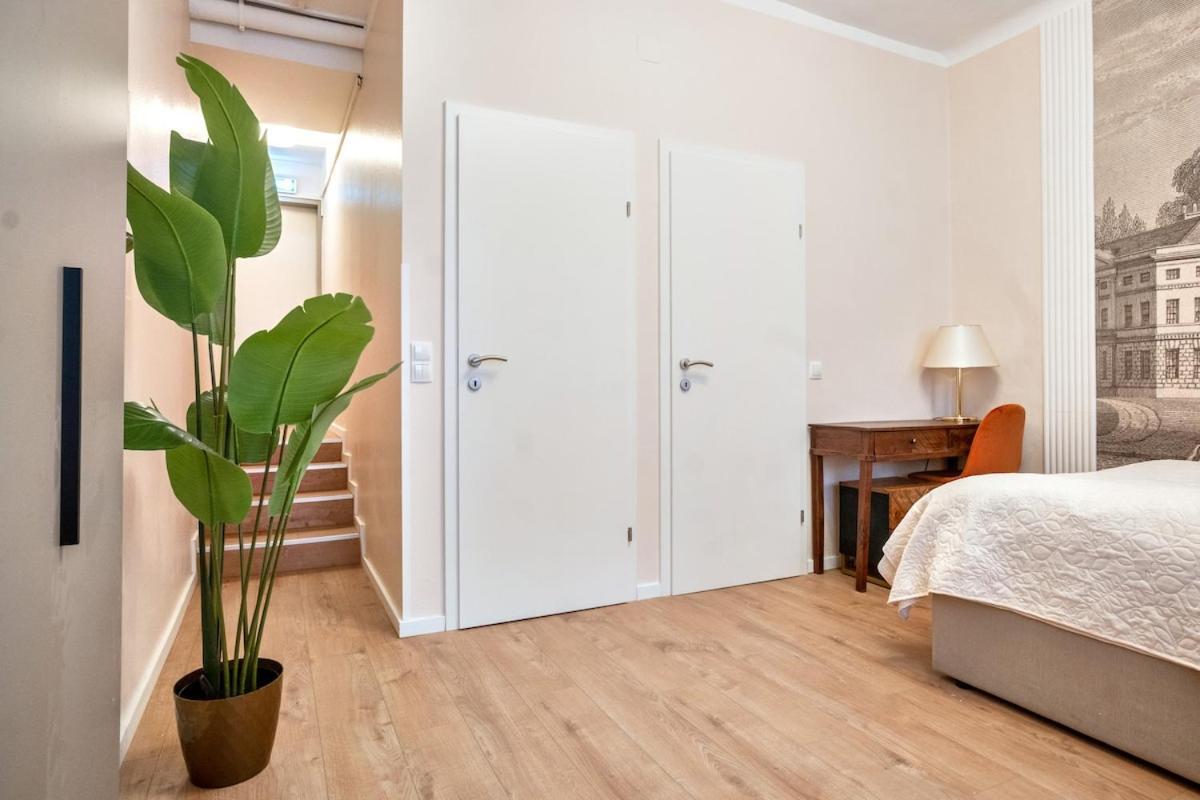 Apartment At Votiv Church I 5 Minutes To Inner I Wifi I 3 Minutes To Metro Schottentor Vienna