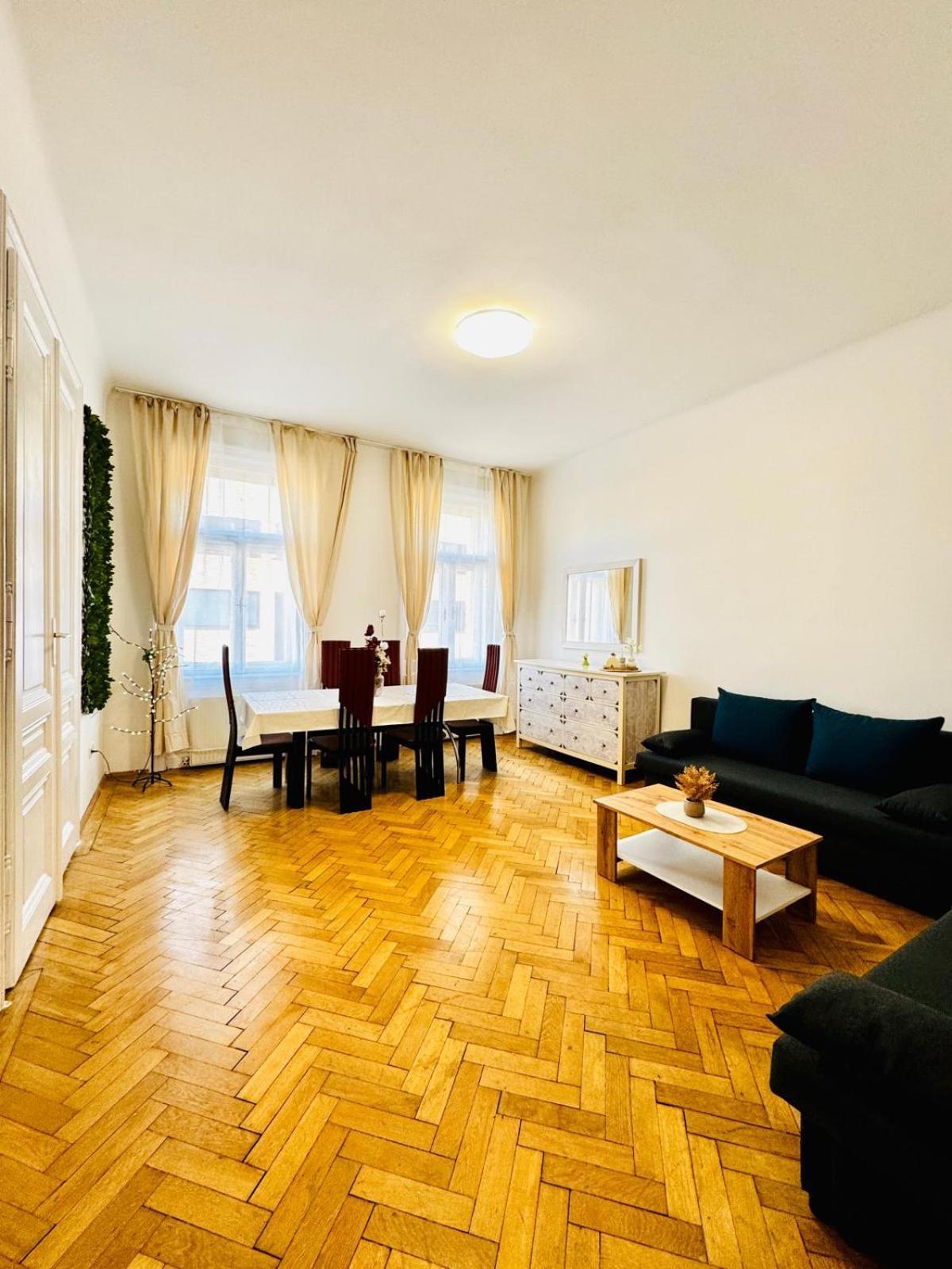 Apartment Affordable 1br & 1lr Apt, 7 Min To Westbahnhof