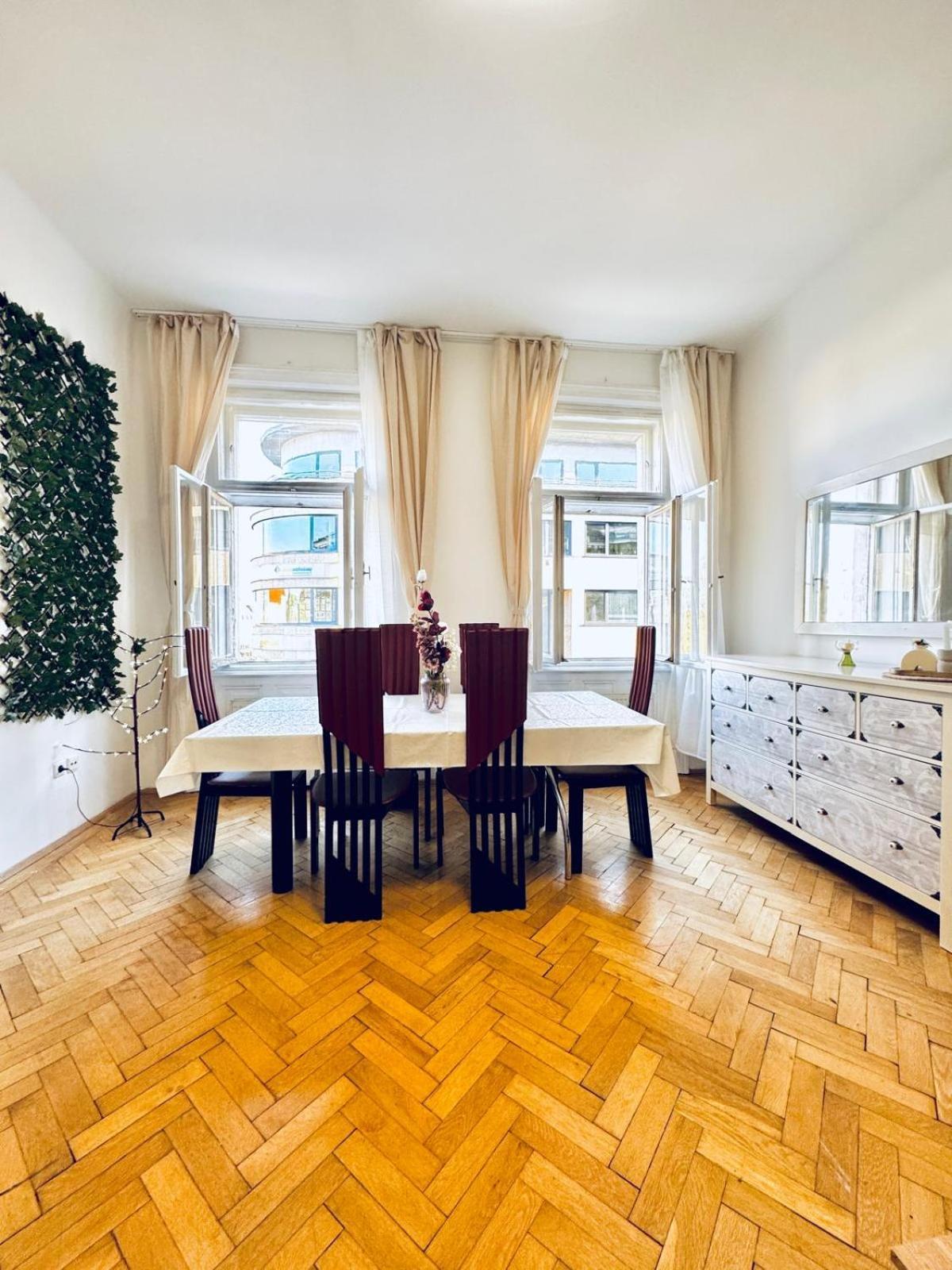 Affordable 1br & 1lr Apt, 7 Min To Westbahnhof * Vienna