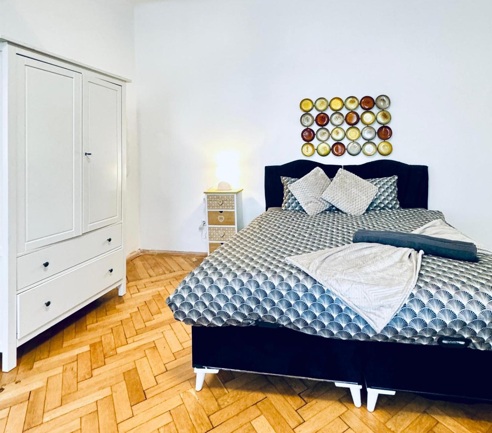 Apartment Affordable 1br & 1lr Apt, 7 Min To Westbahnhof Vienna