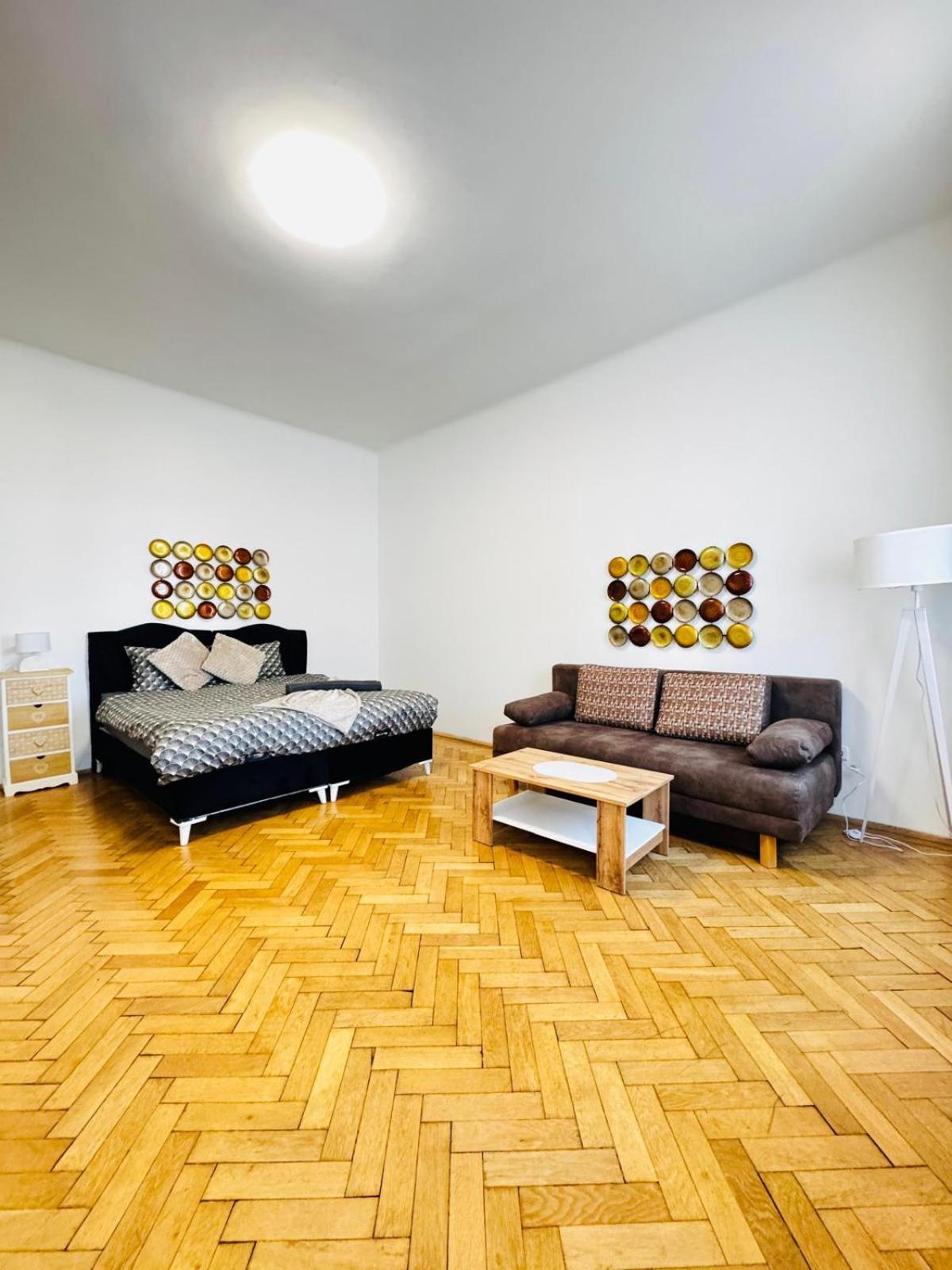 Apartment Affordable 1br & 1lr Apt, 7 Min To Westbahnhof