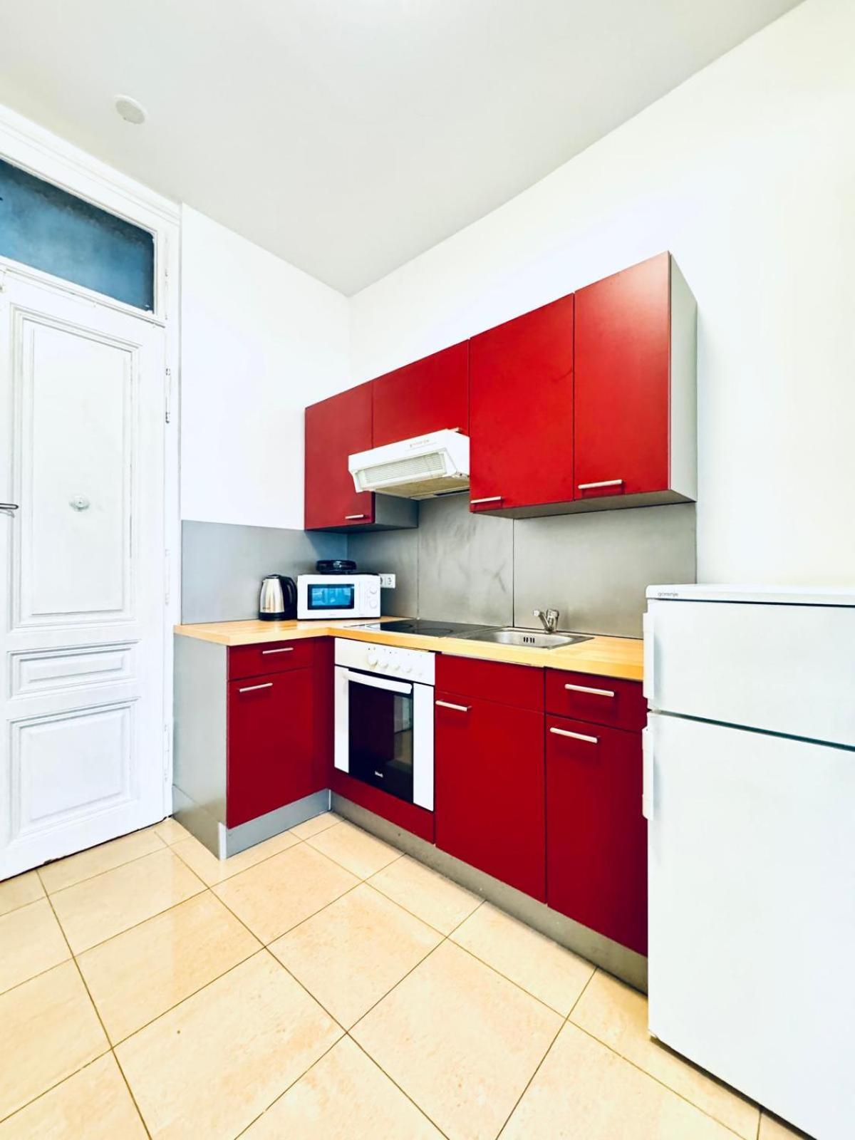 Affordable 1br & 1lr Apt, 7 Min To Westbahnhof Apartment Vienna