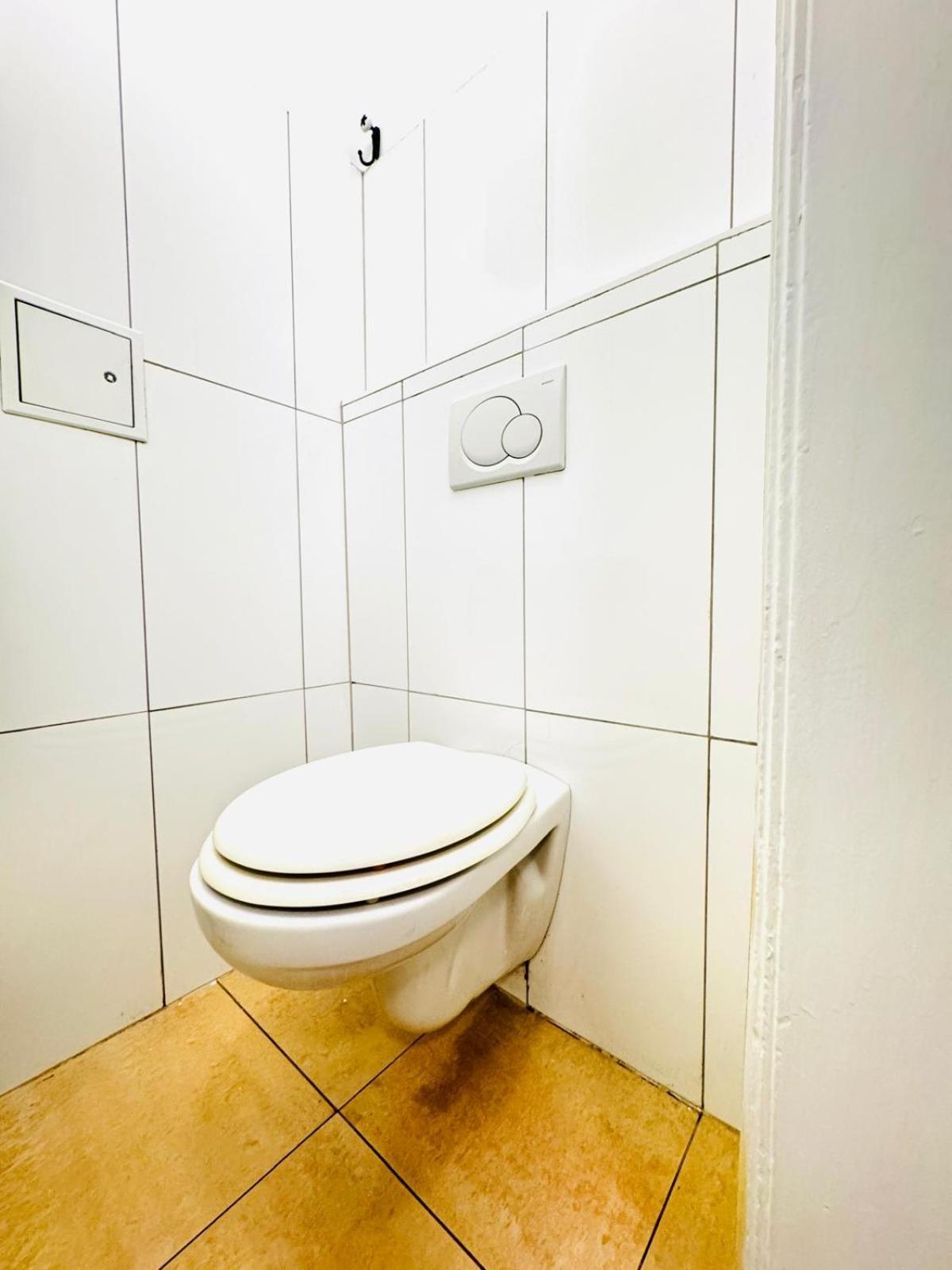 Affordable 1br & 1lr Apt, 7 Min To Westbahnhof Apartment *
