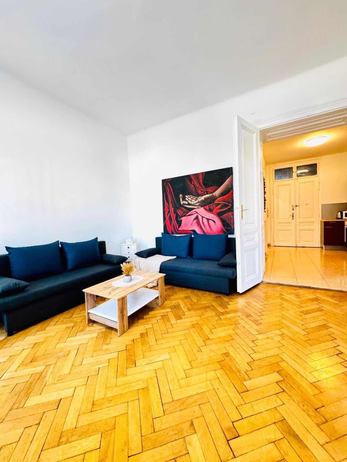 Apartment Affordable 1br & 1lr Apt, 7 Min To Westbahnhof
