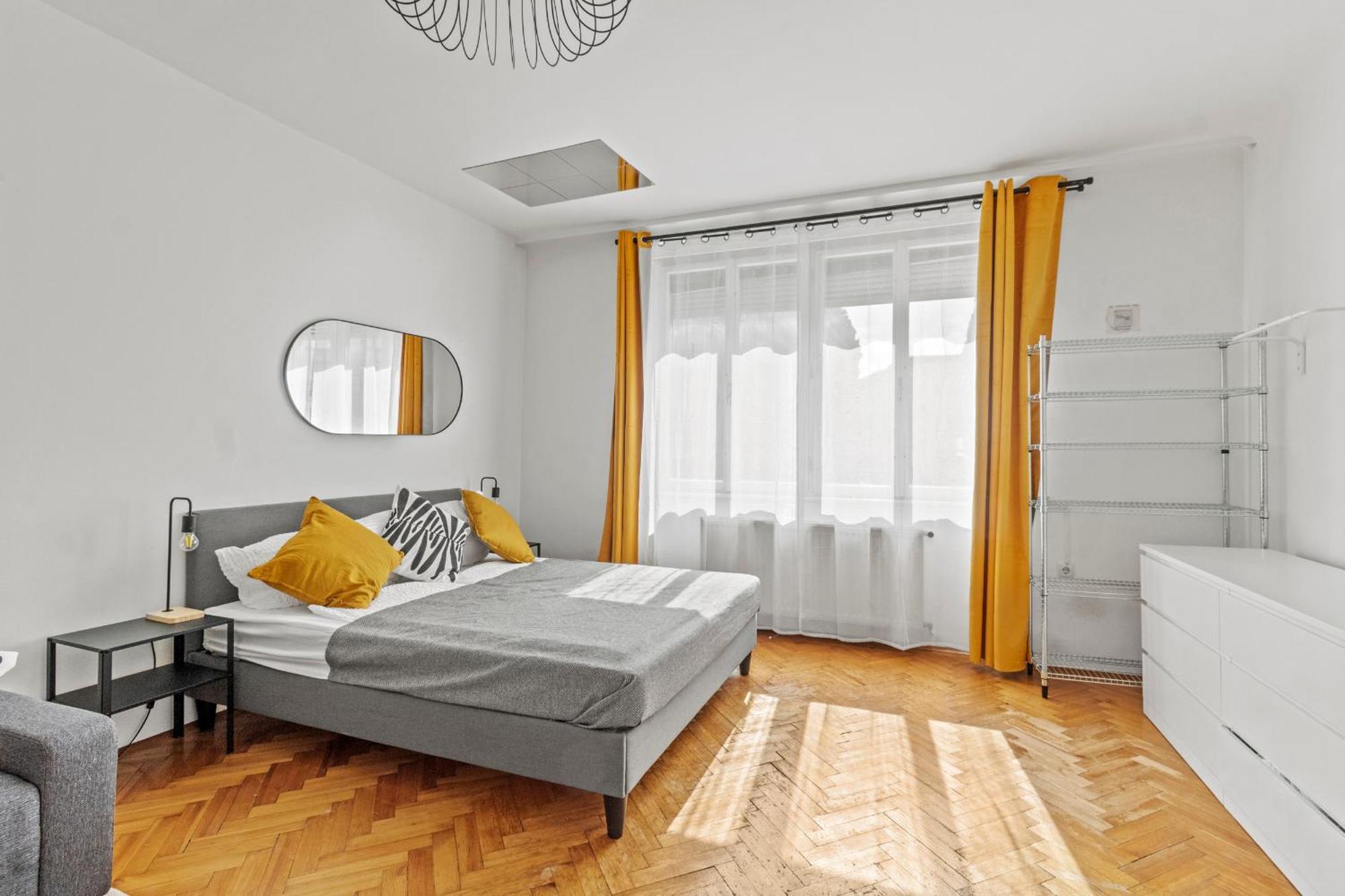 4-br-apartment For Up To 12 People *