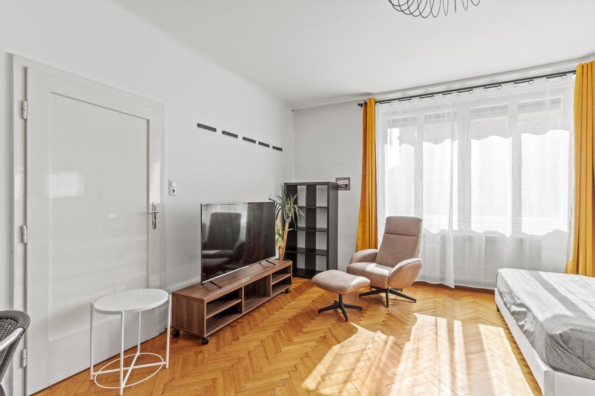 Apartment 4-br-apartment For Up To 12 People *