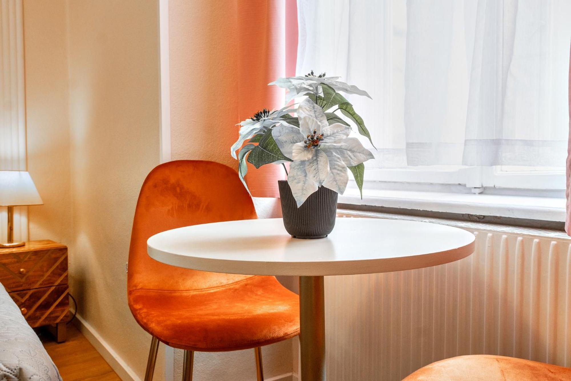 Apartment At Votiv Church I 5 Minutes To Inner I Wifi I 3 Minutes To Metro Schottentor *