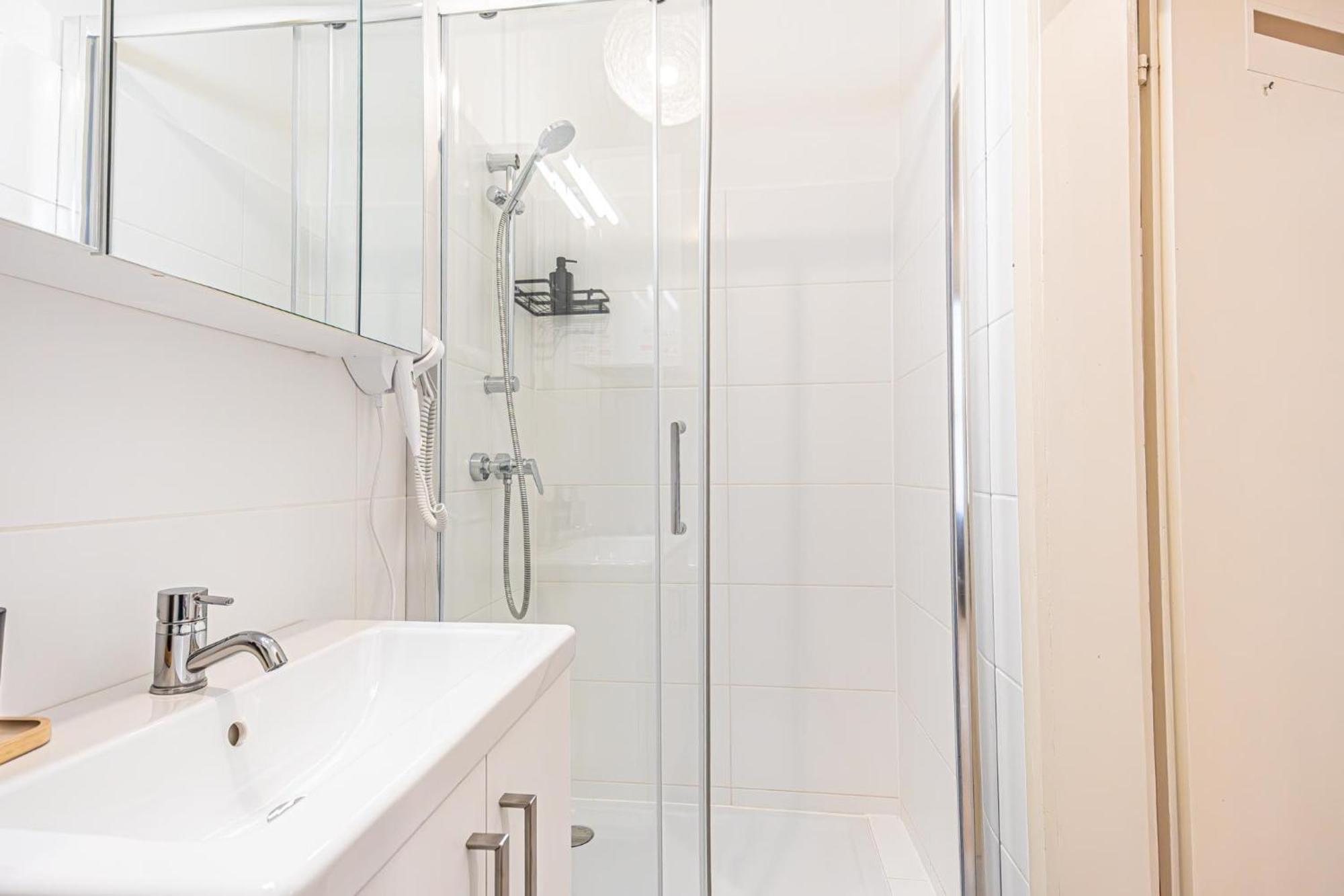 Desirable 2br - Prime Location, Ideal For Long *