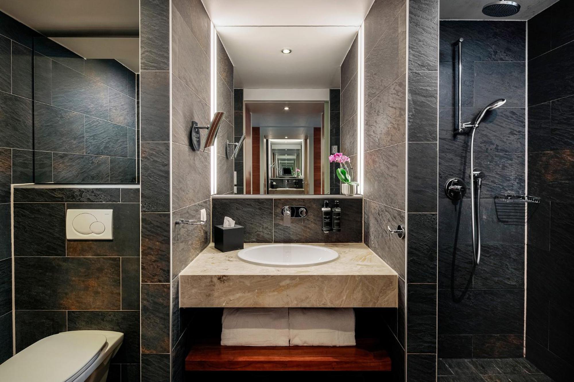 Eurostars Embassy Hotel