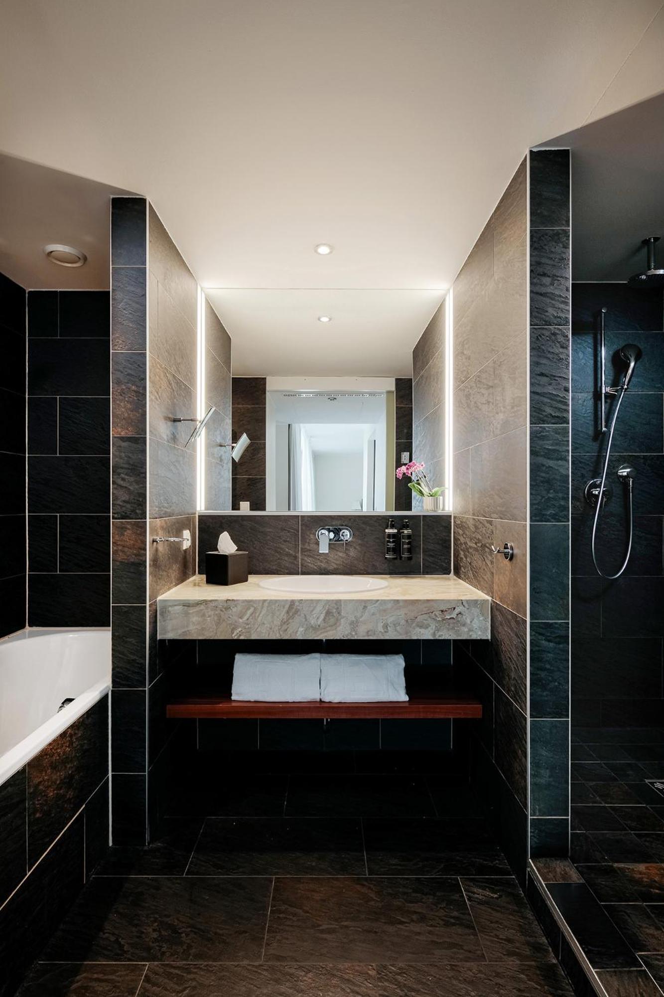 Eurostars Embassy 4*