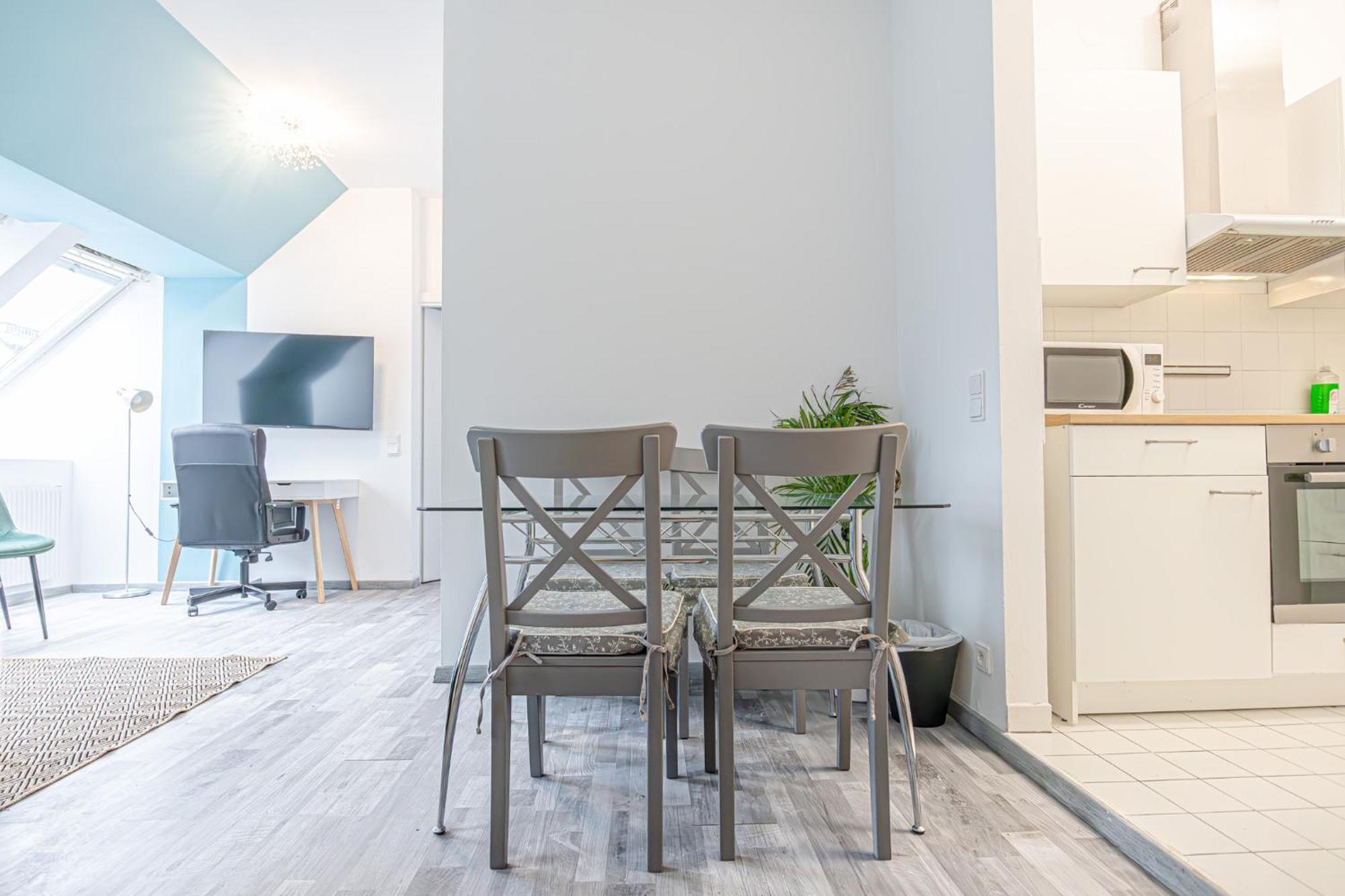 Apartment Lovely 2 Bedroom 1 Lr In Heart Of