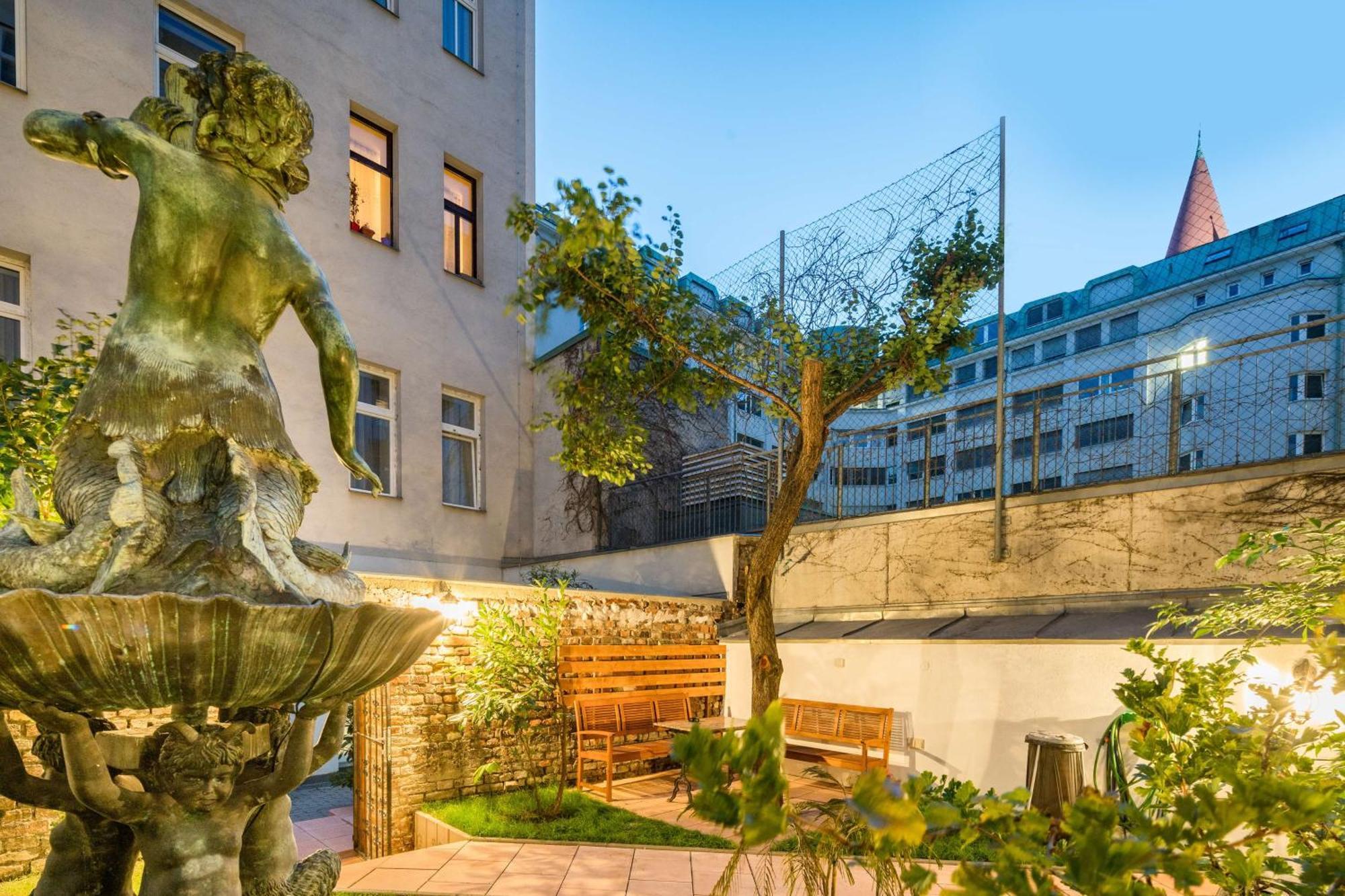 Western Celebrity Aparthotel
