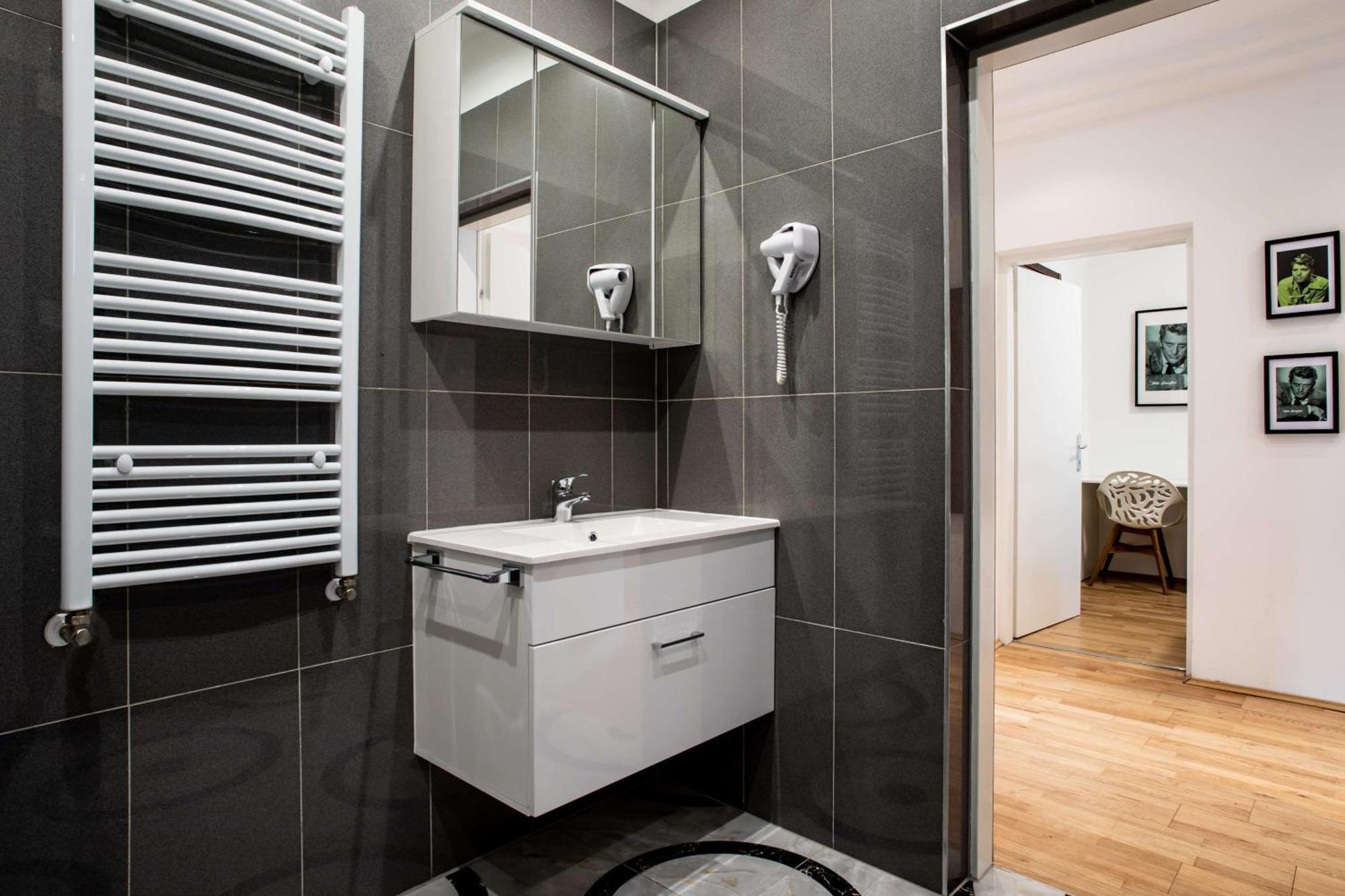 Western Celebrity Aparthotel 4*
