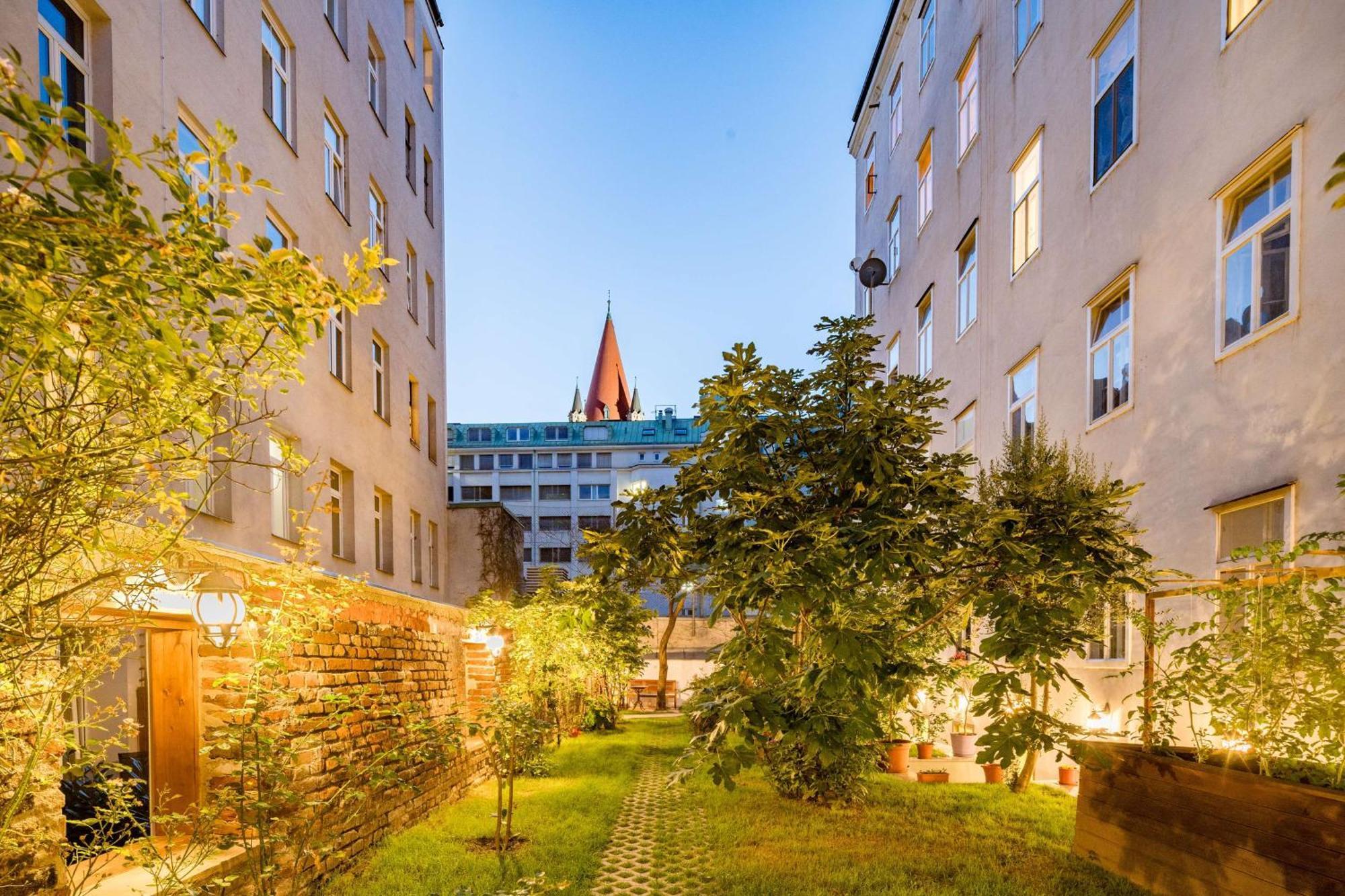 Western Celebrity Aparthotel 4*