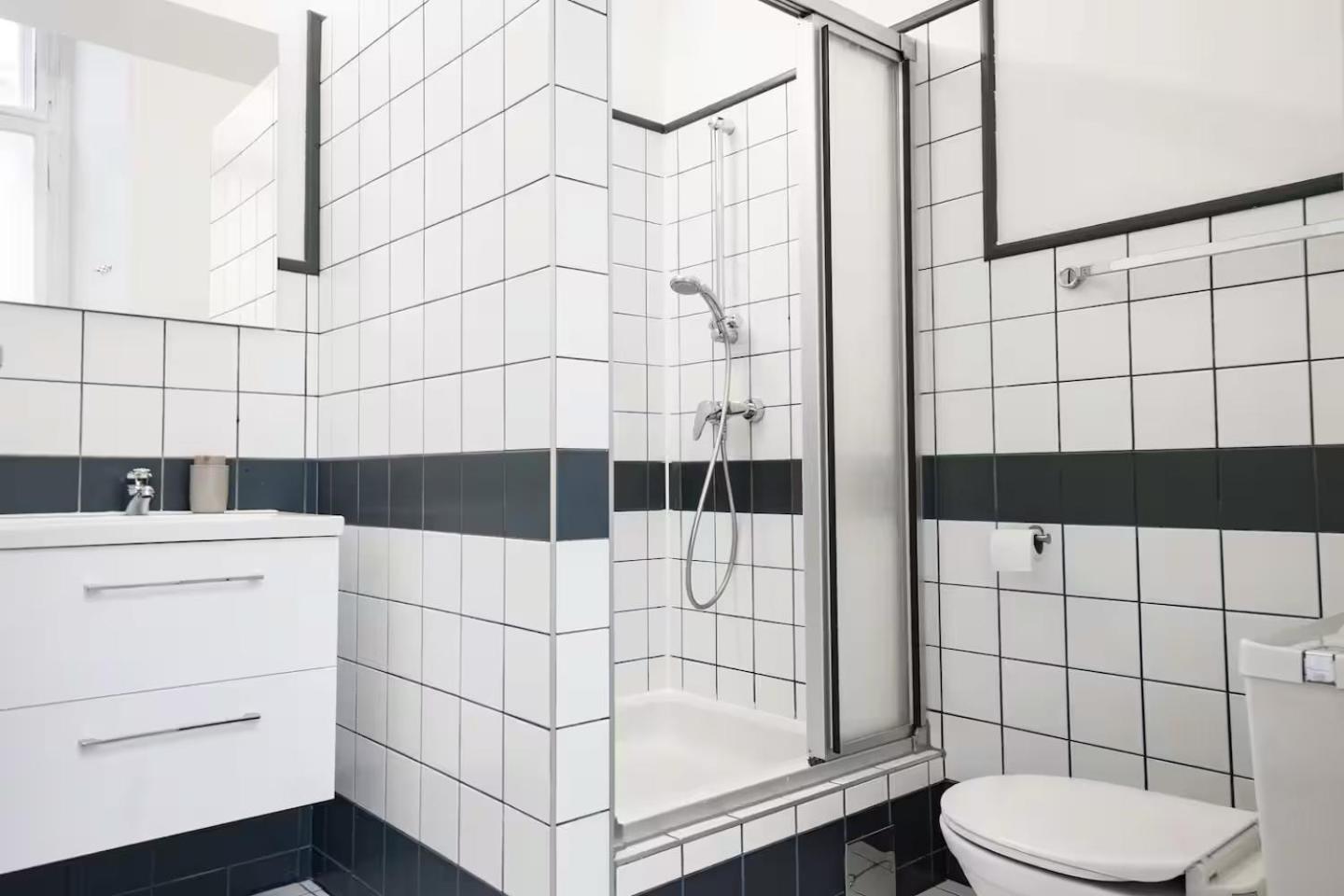 Apartment At Votiv Church I 5 Minutes To Inner I Wifi I 3 Minutes To Metro Schottentor *