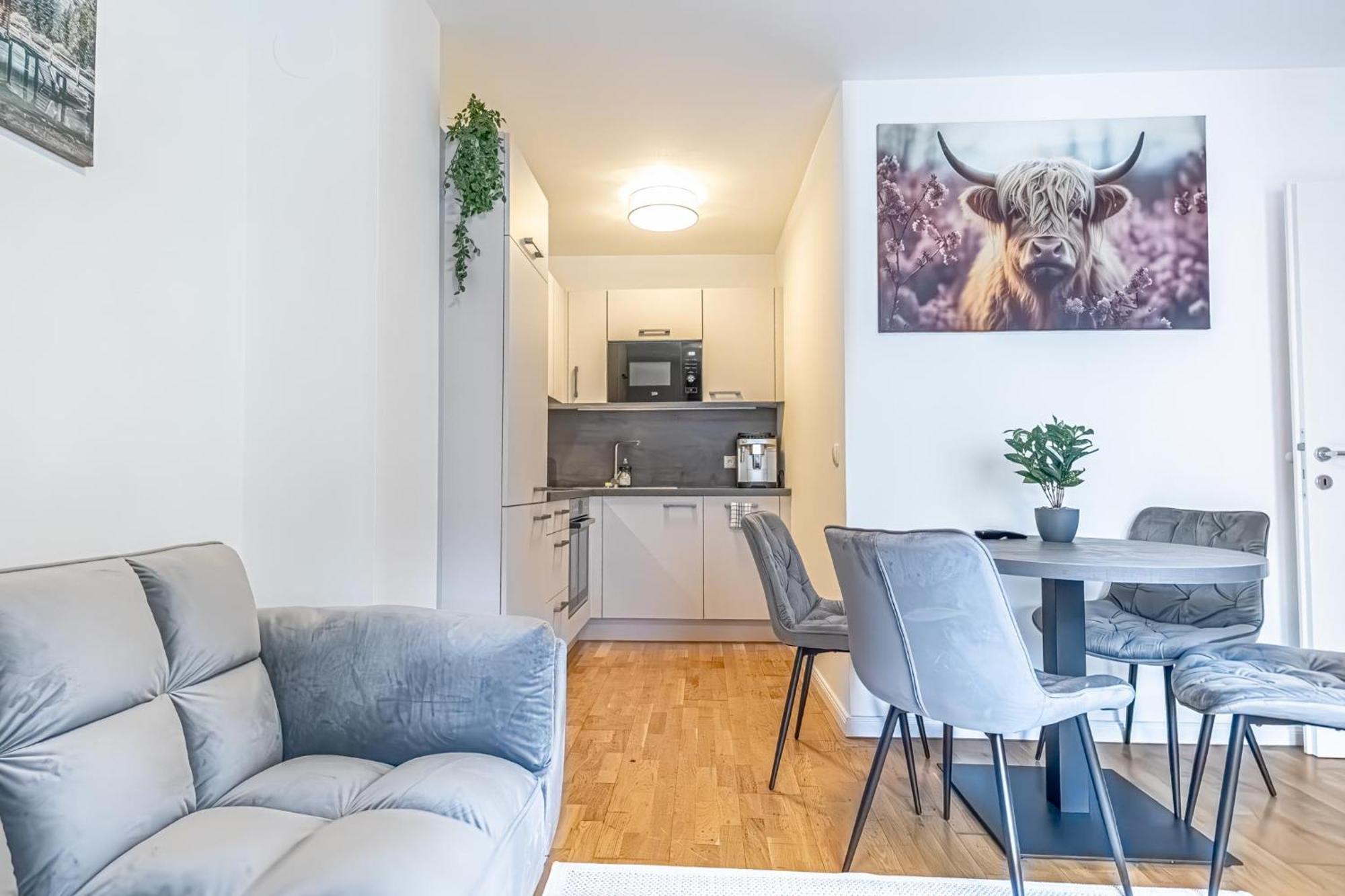 Apartment 9-min To Center, Comfy 1br And 1lr With Balcony