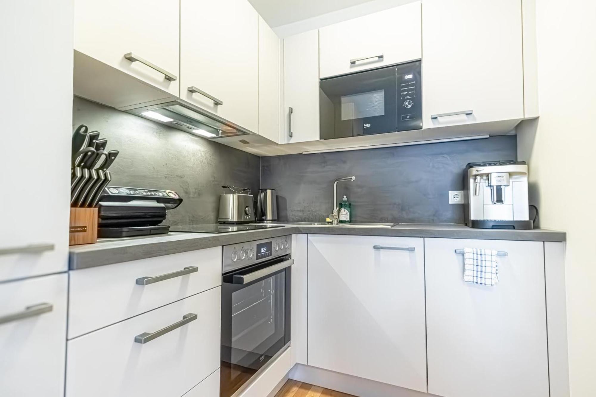 Apartment 9-min To Center, Comfy 1br And 1lr With Balcony *