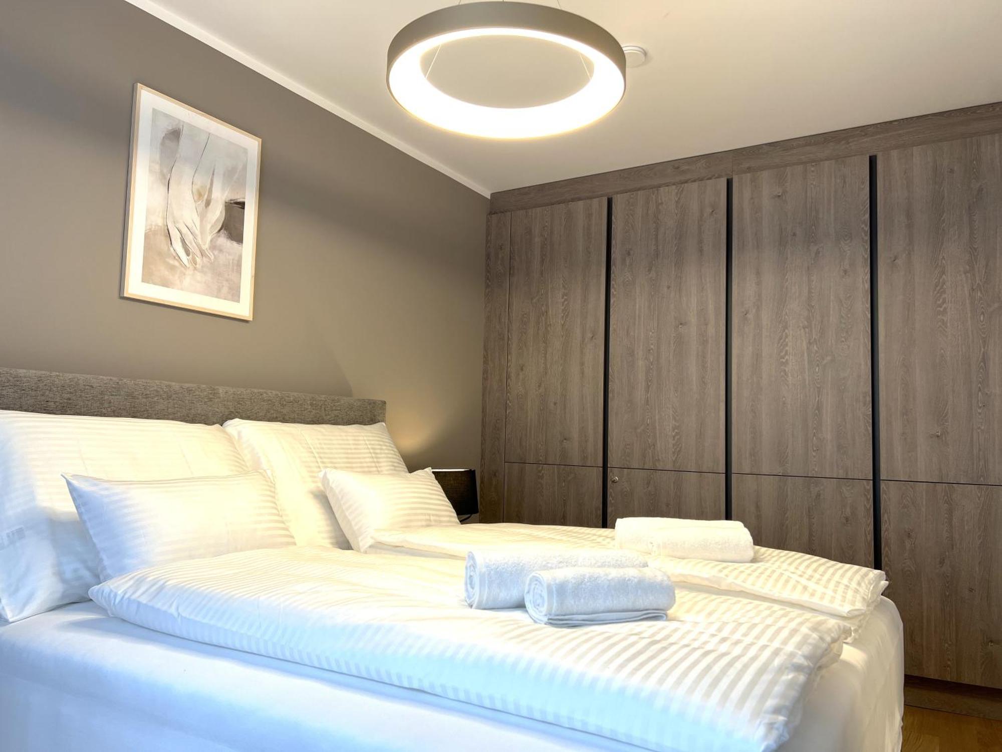 Free Parking - Pulse At U6-metro Apartment