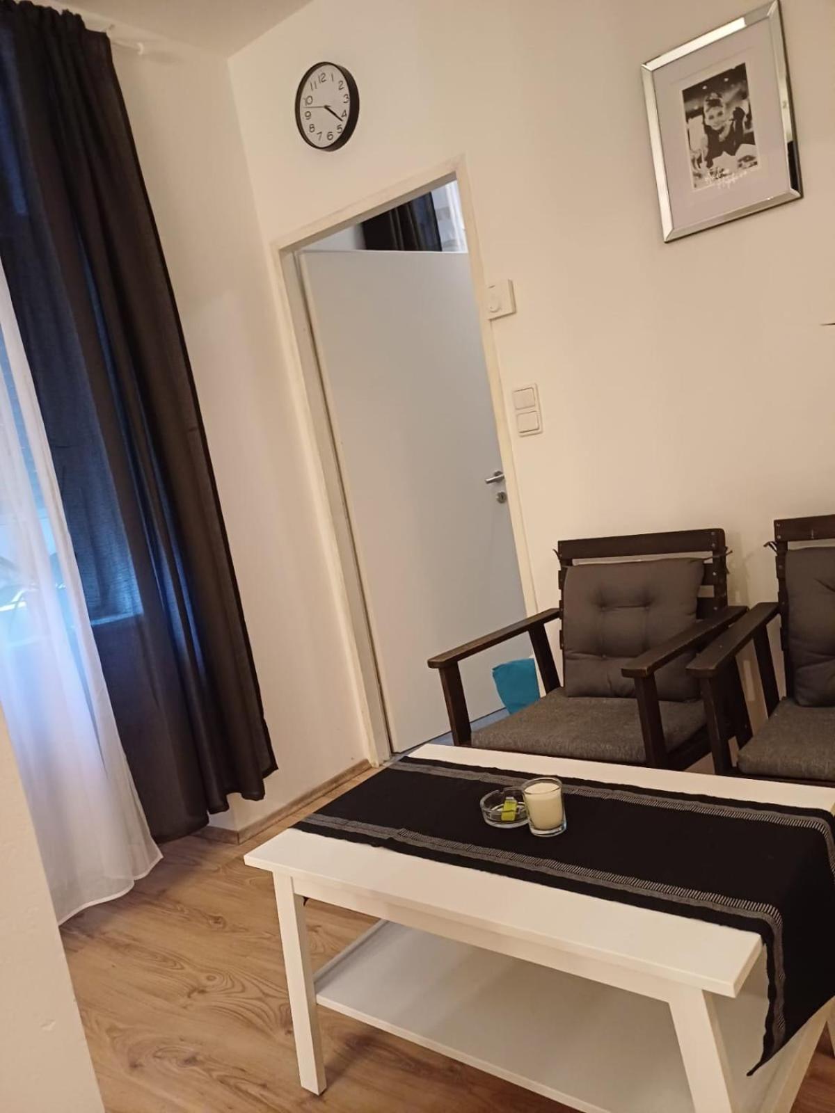 Vis A Vis Schoenbrunn With Private Parking Apartment