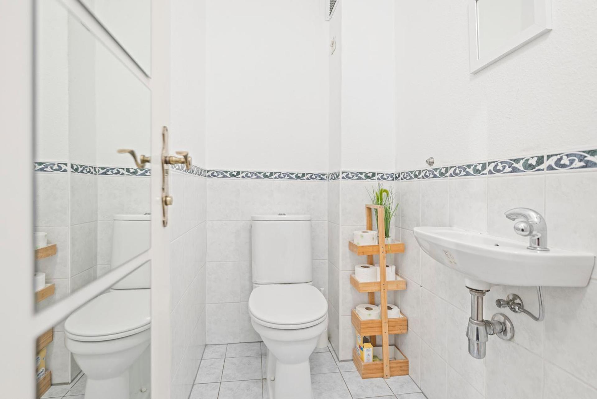 Apartment 2 Bedroom In Neubau, 6 Min To Center *