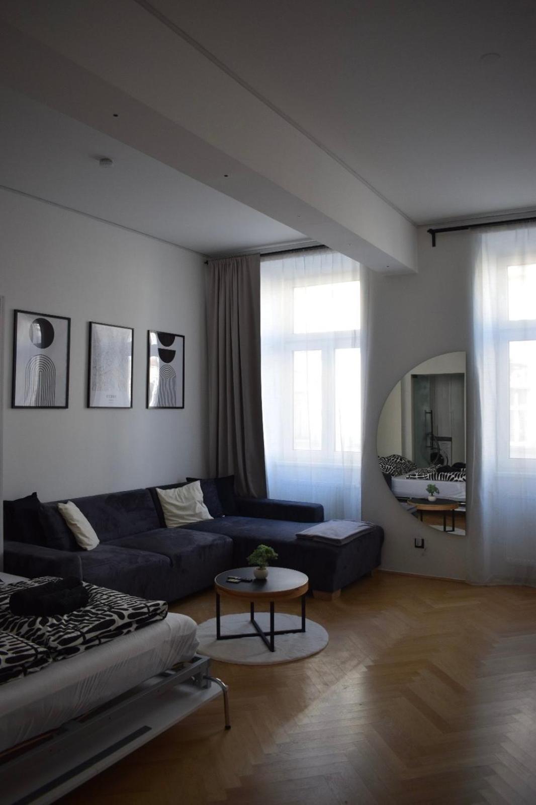 Apartment Black & White Vienna