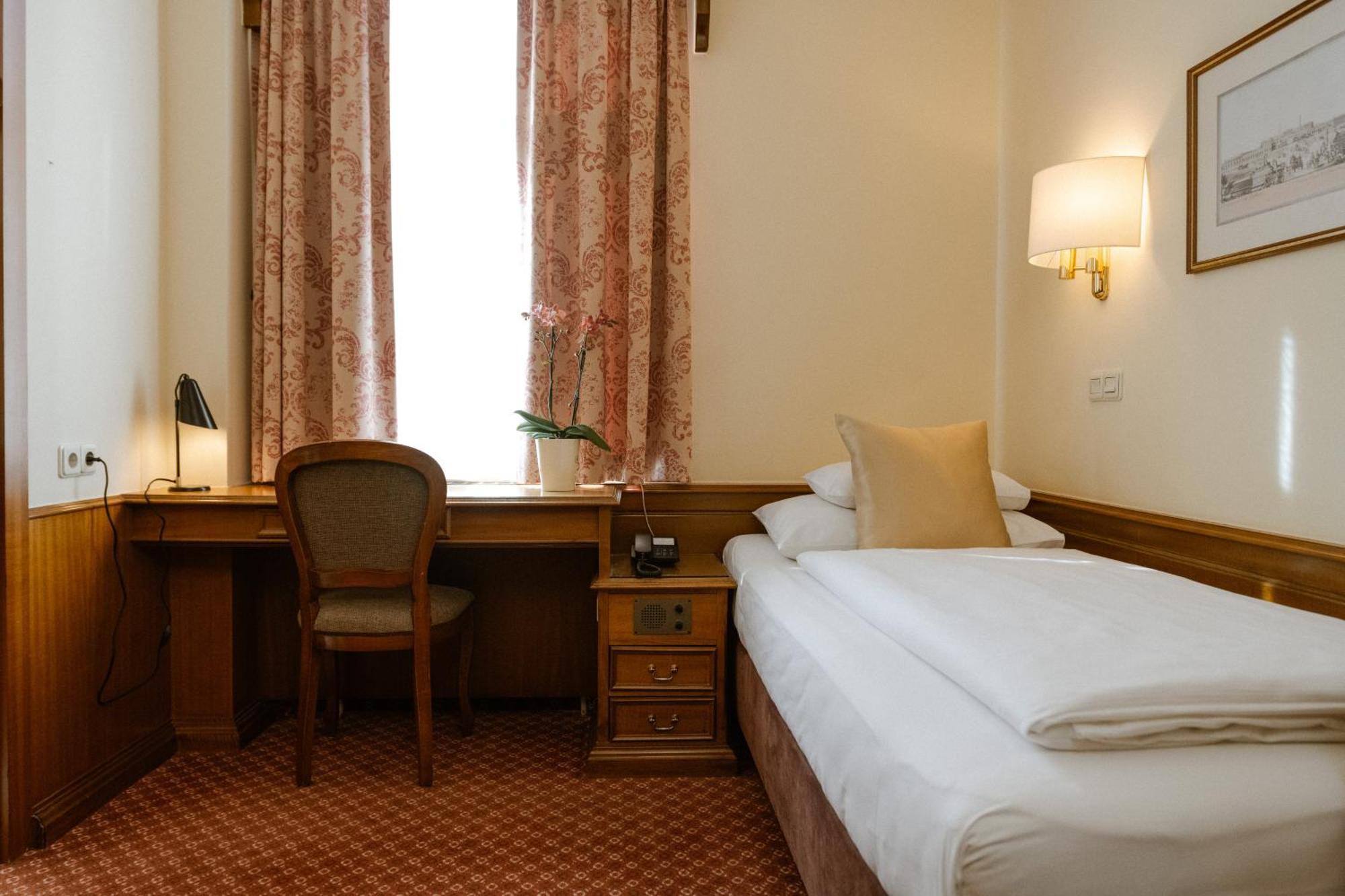 Hotel City Central Hotel 4*