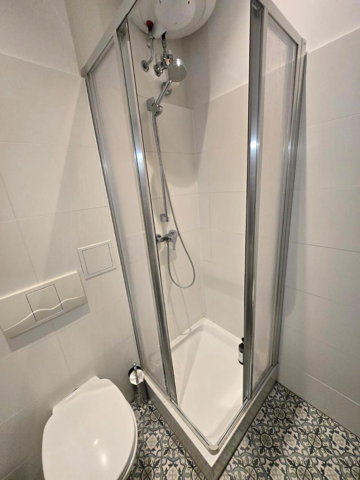 8 Minutes To Inner I 5 Min Walk To Metro I Wifi Apartment *