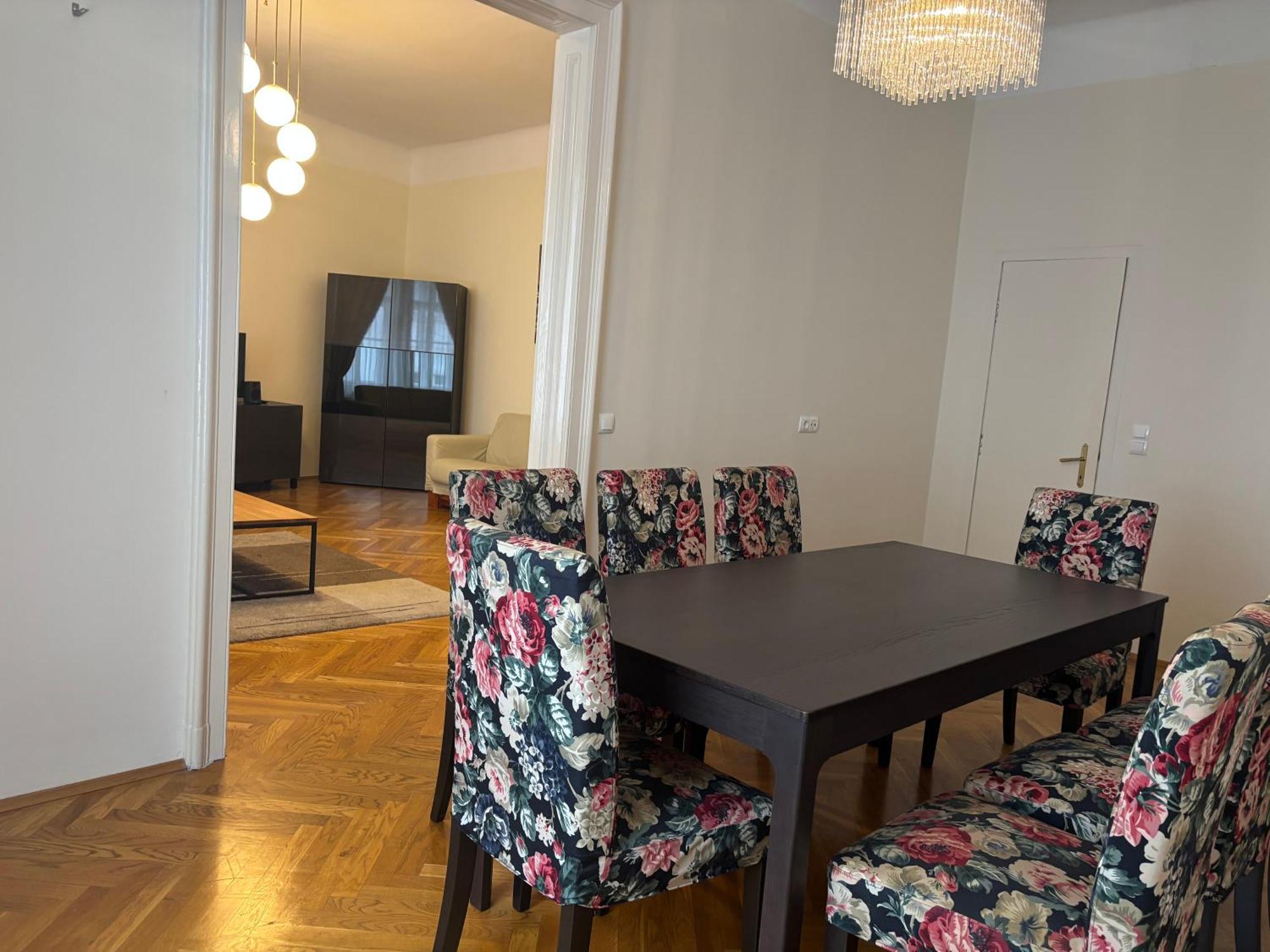 Carlton Apartment