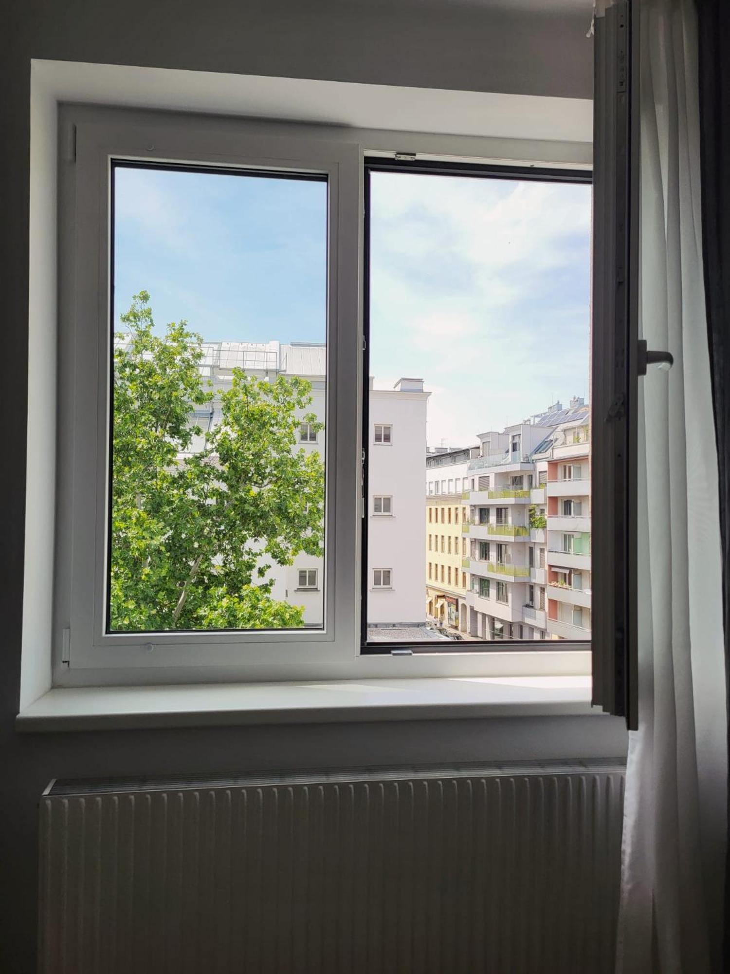 - 2 Bdrm *