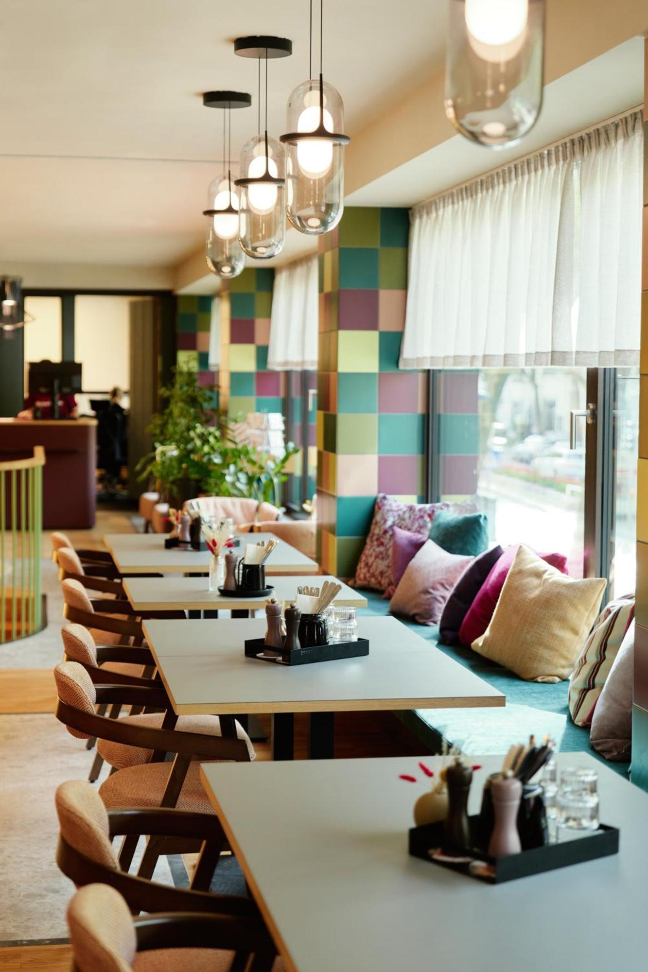Henriette Stadthotel Ex Capri Hotel 4*