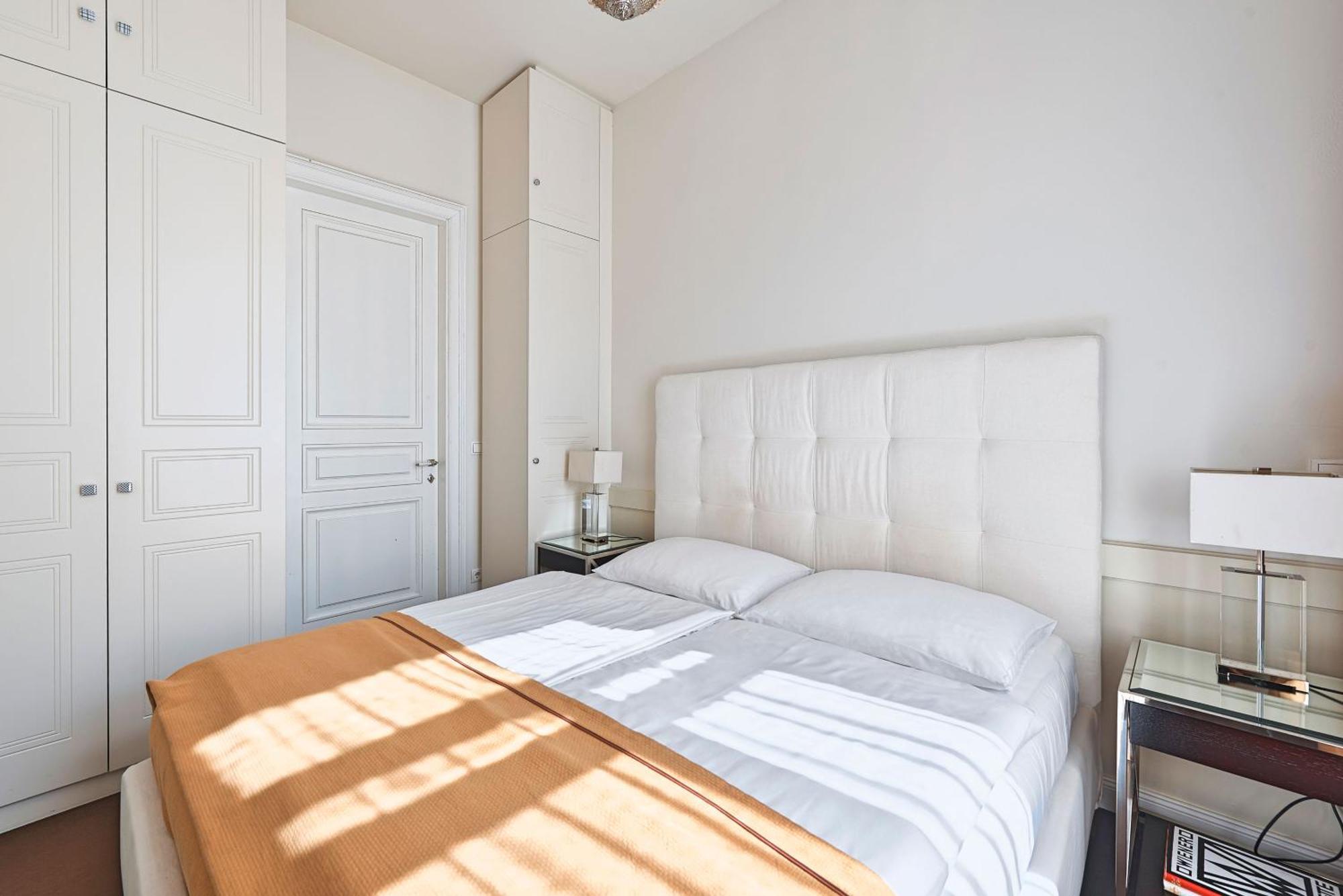 Apartment 6 *